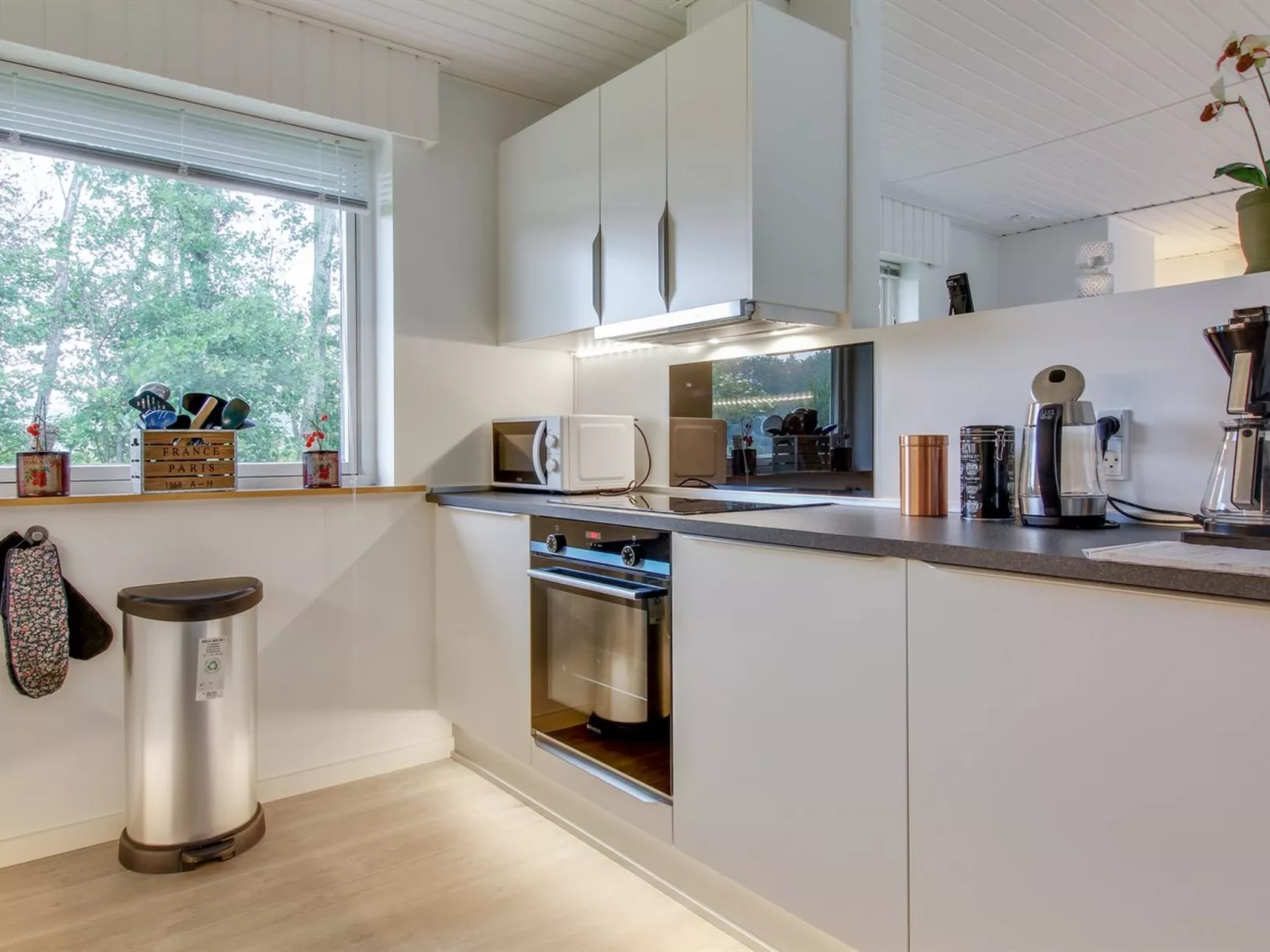"Ehm" - 600m from the sea-Inside