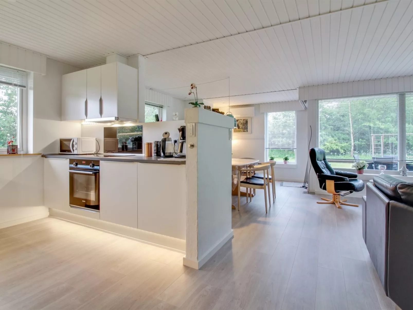 "Ehm" - 600m from the sea-Inside