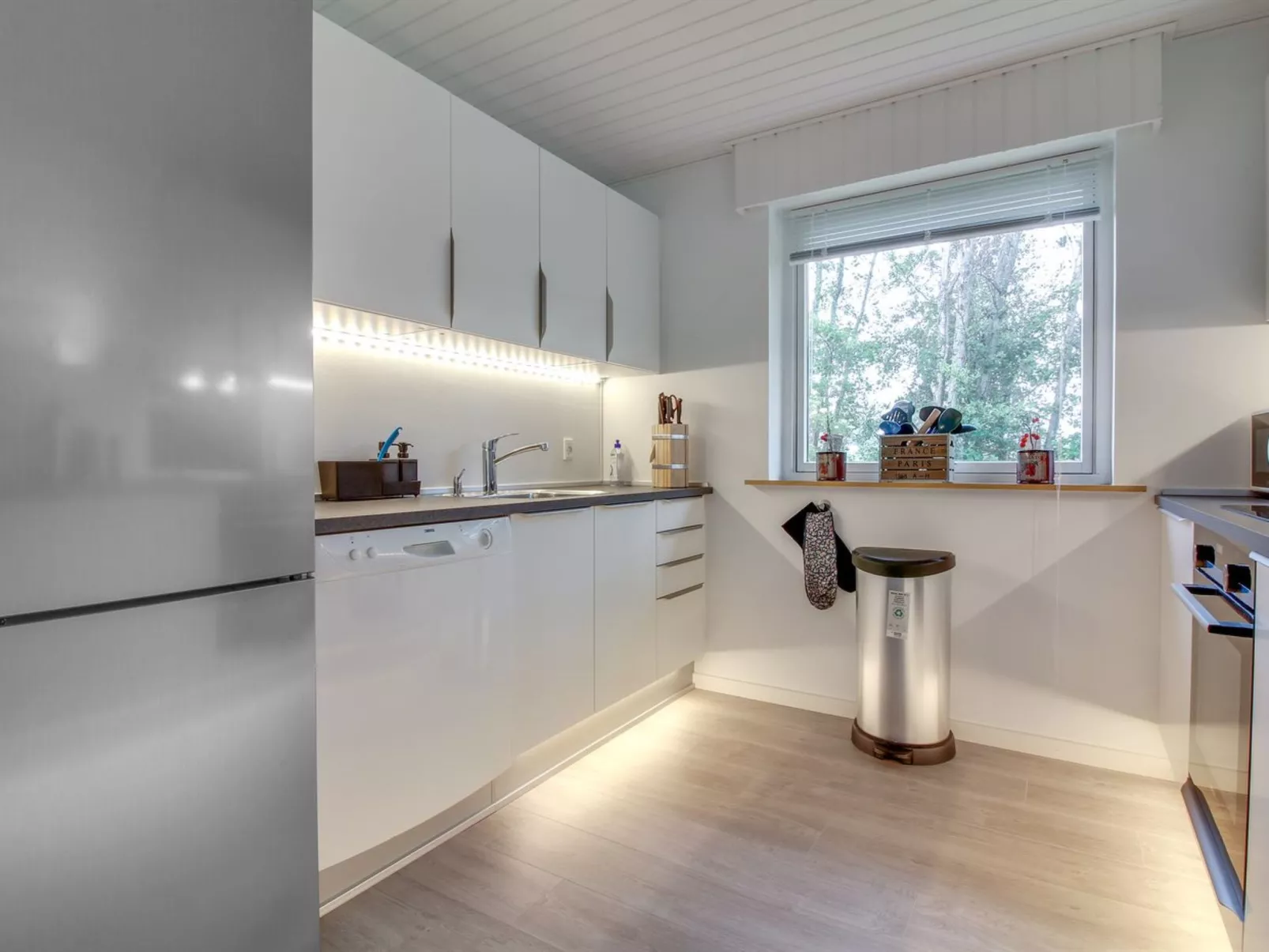 "Ehm" - 600m from the sea-Inside
