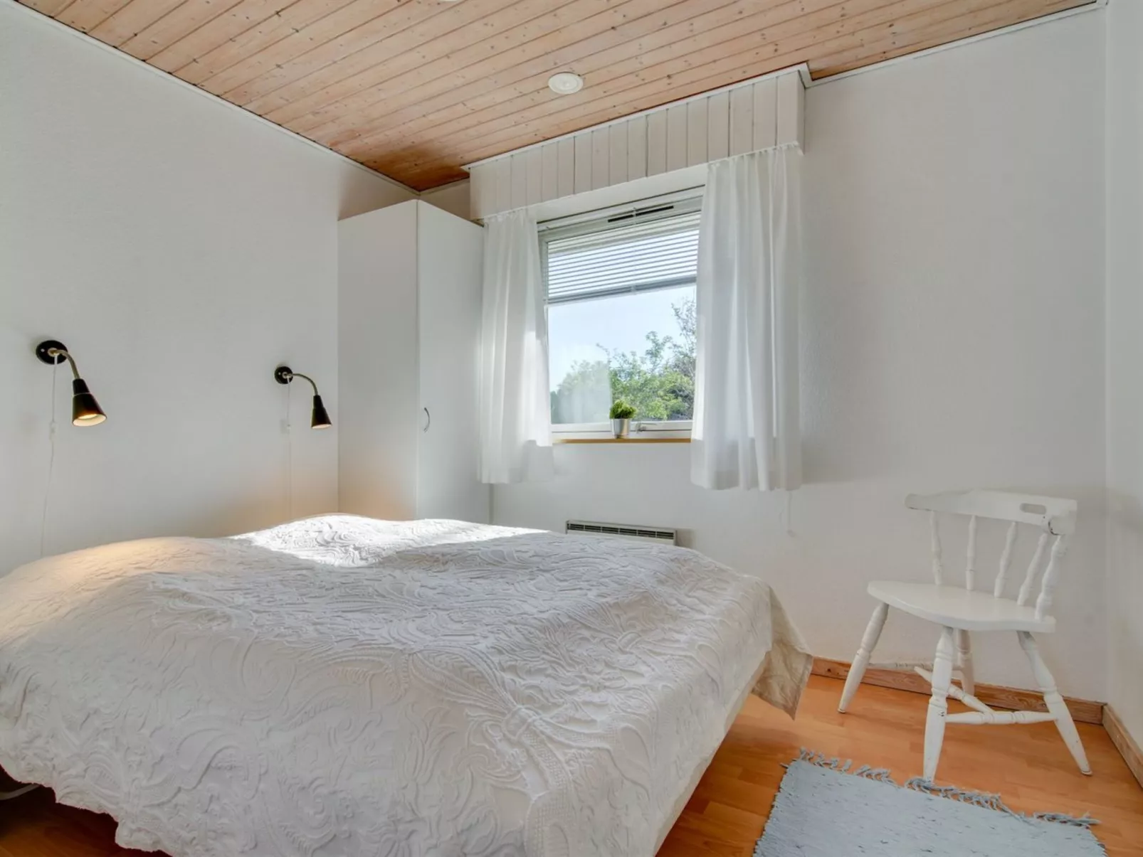 "Ehm" - 600m from the sea-Inside