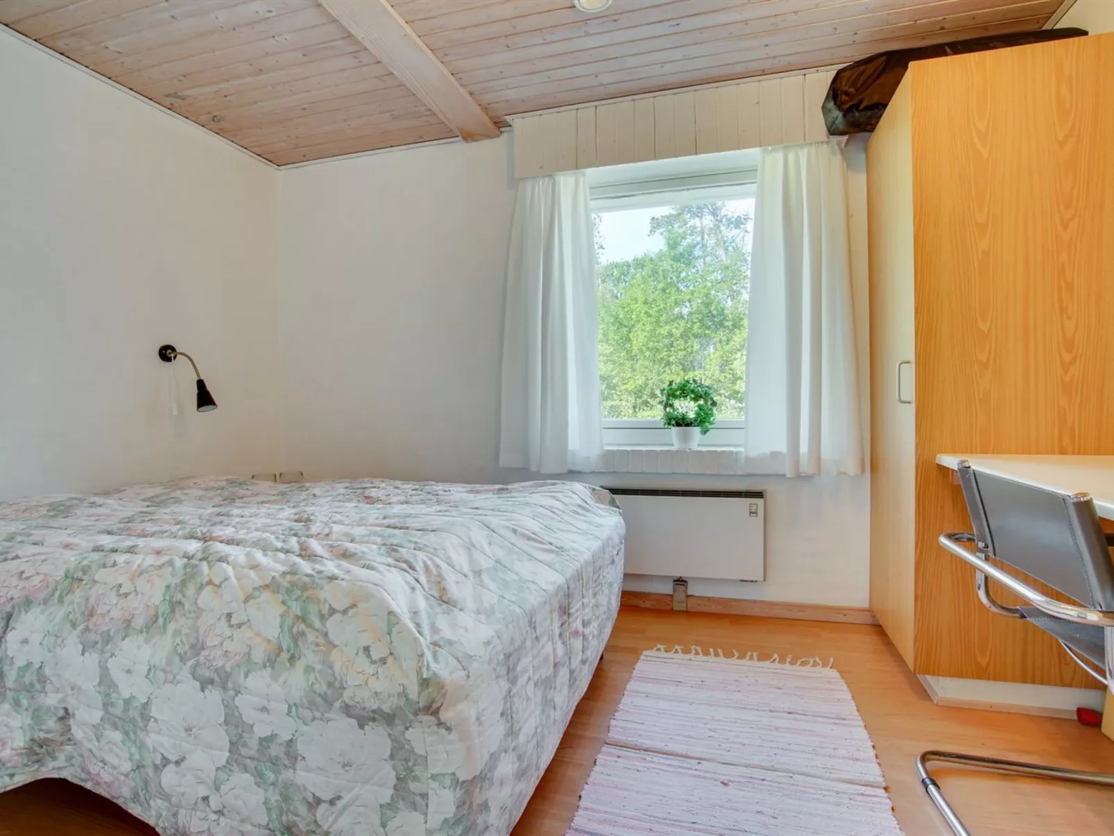 "Ehm" - 600m from the sea-Inside