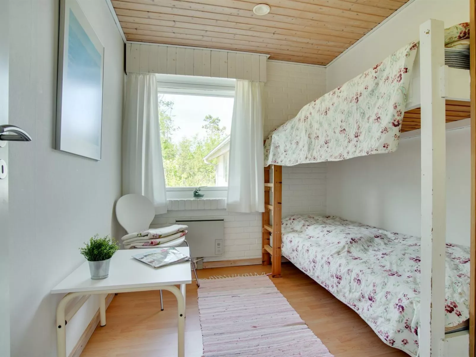 "Ehm" - 600m from the sea-Inside