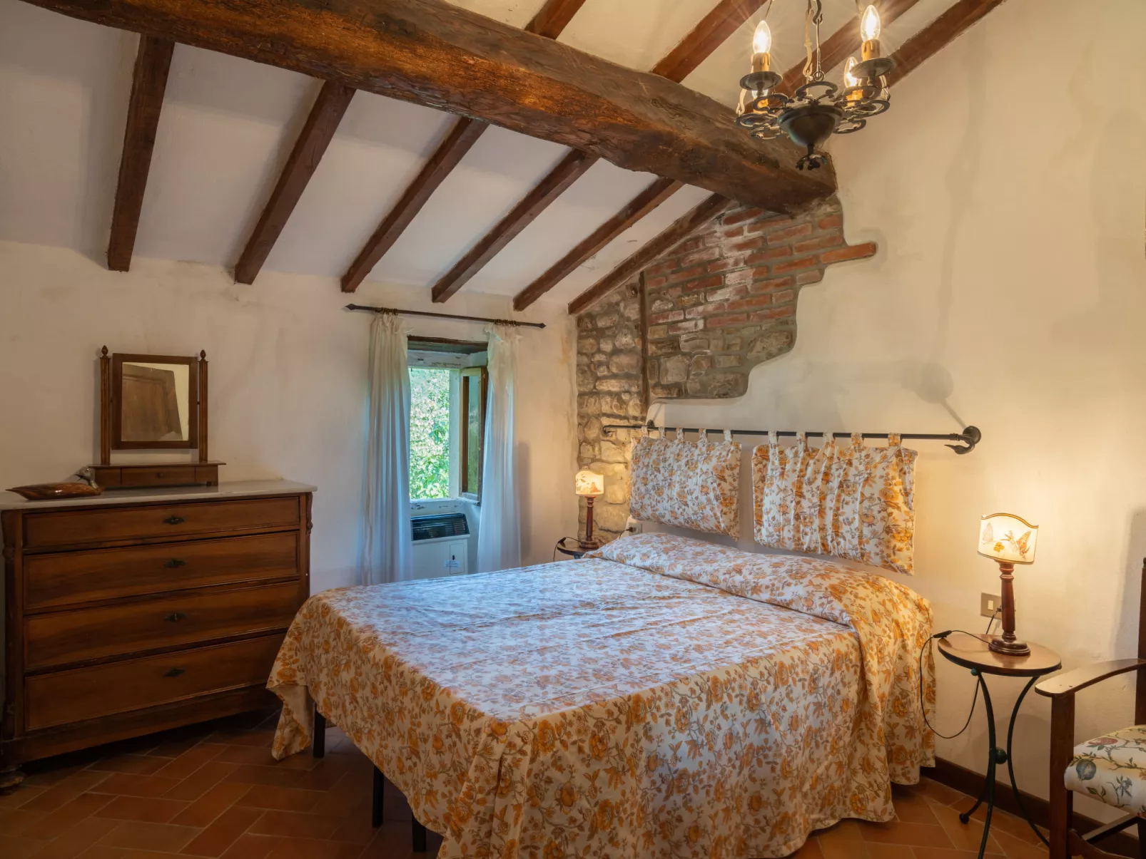 San Leolino-Inside