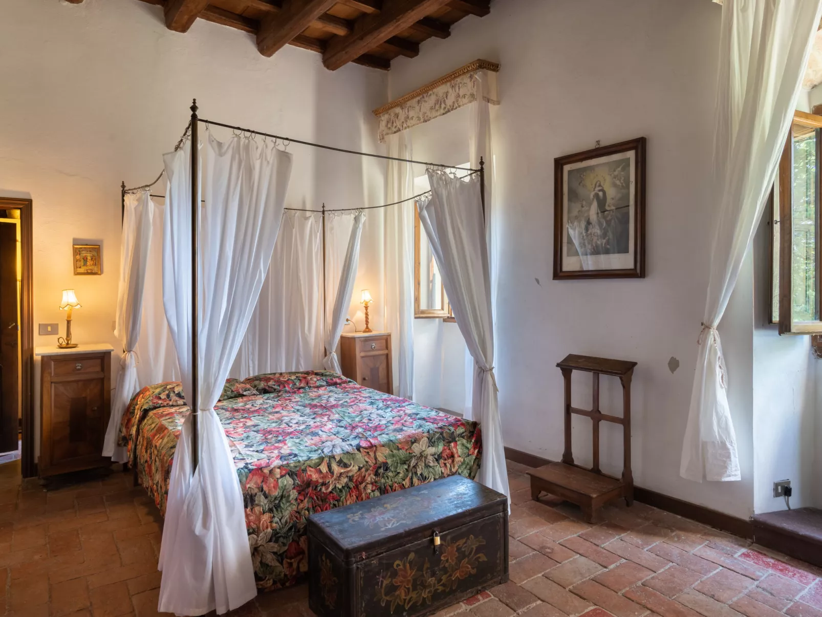 San Leolino-Inside