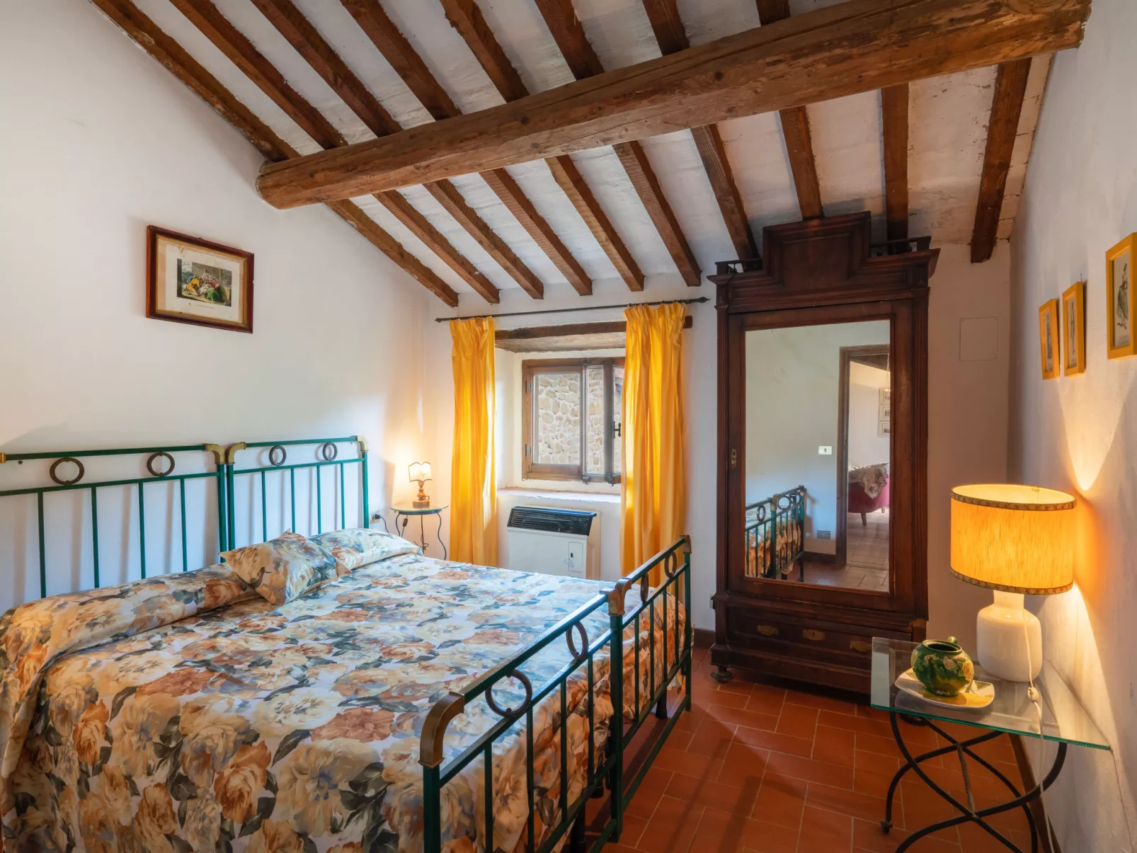 San Leolino-Inside