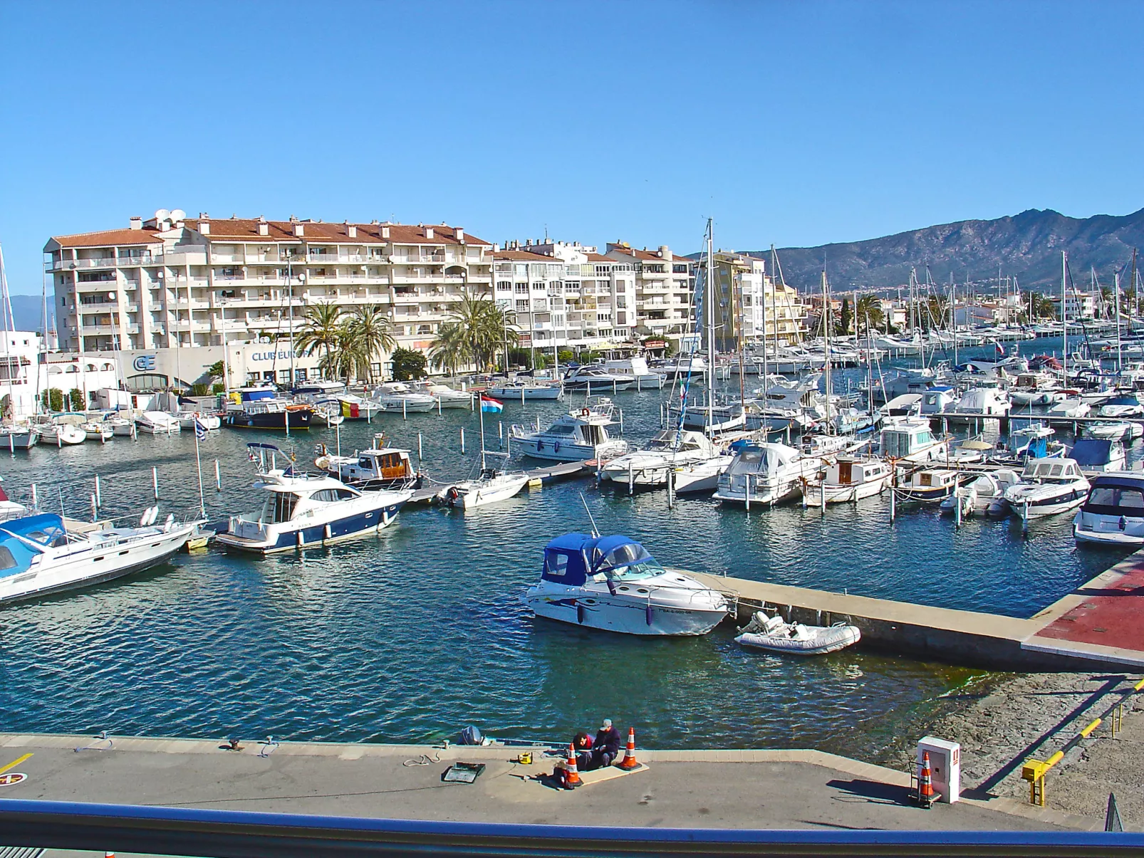 Del Port-Outside