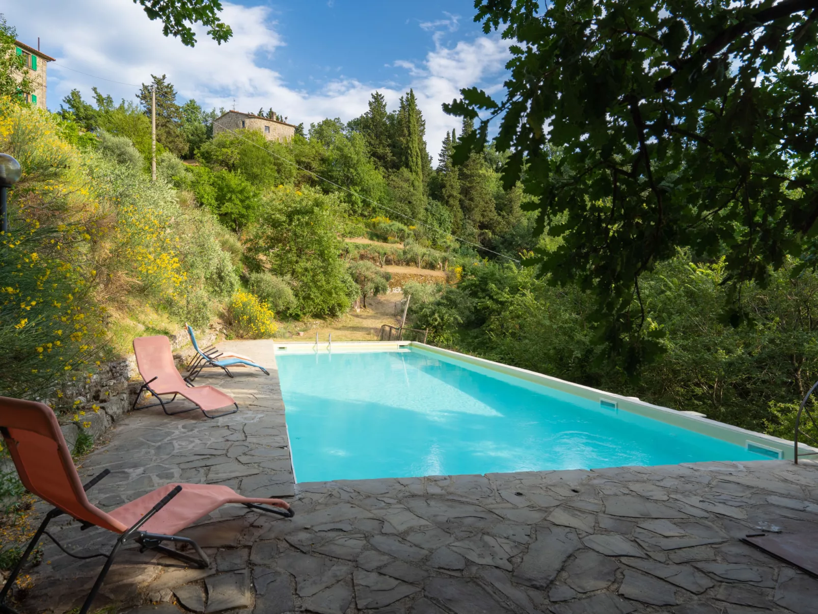 San Leolino-Outside