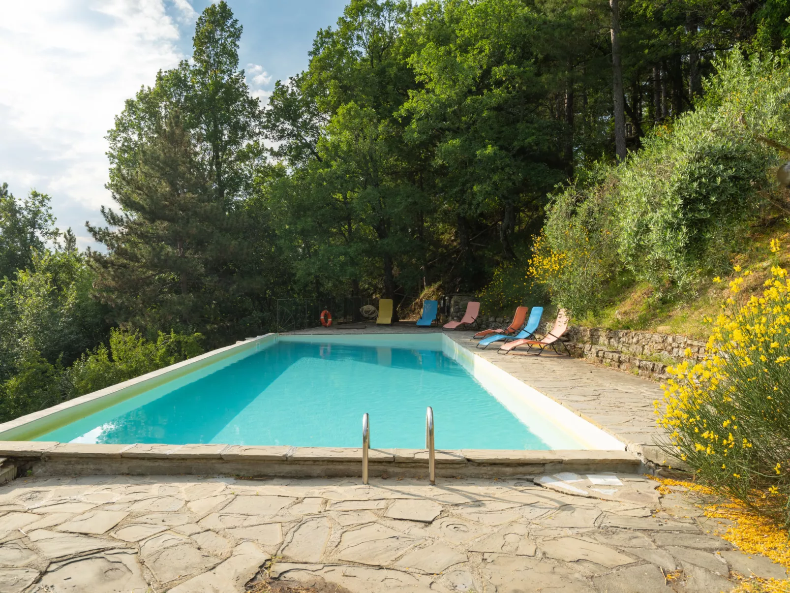 San Leolino-Outside