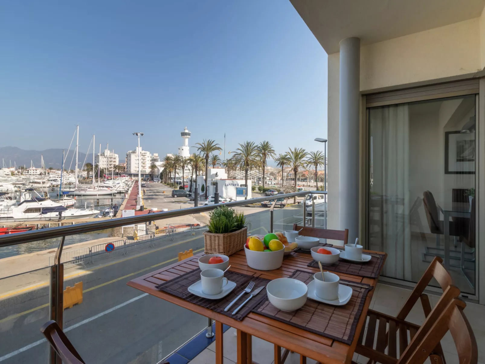 Del Port-Outside
