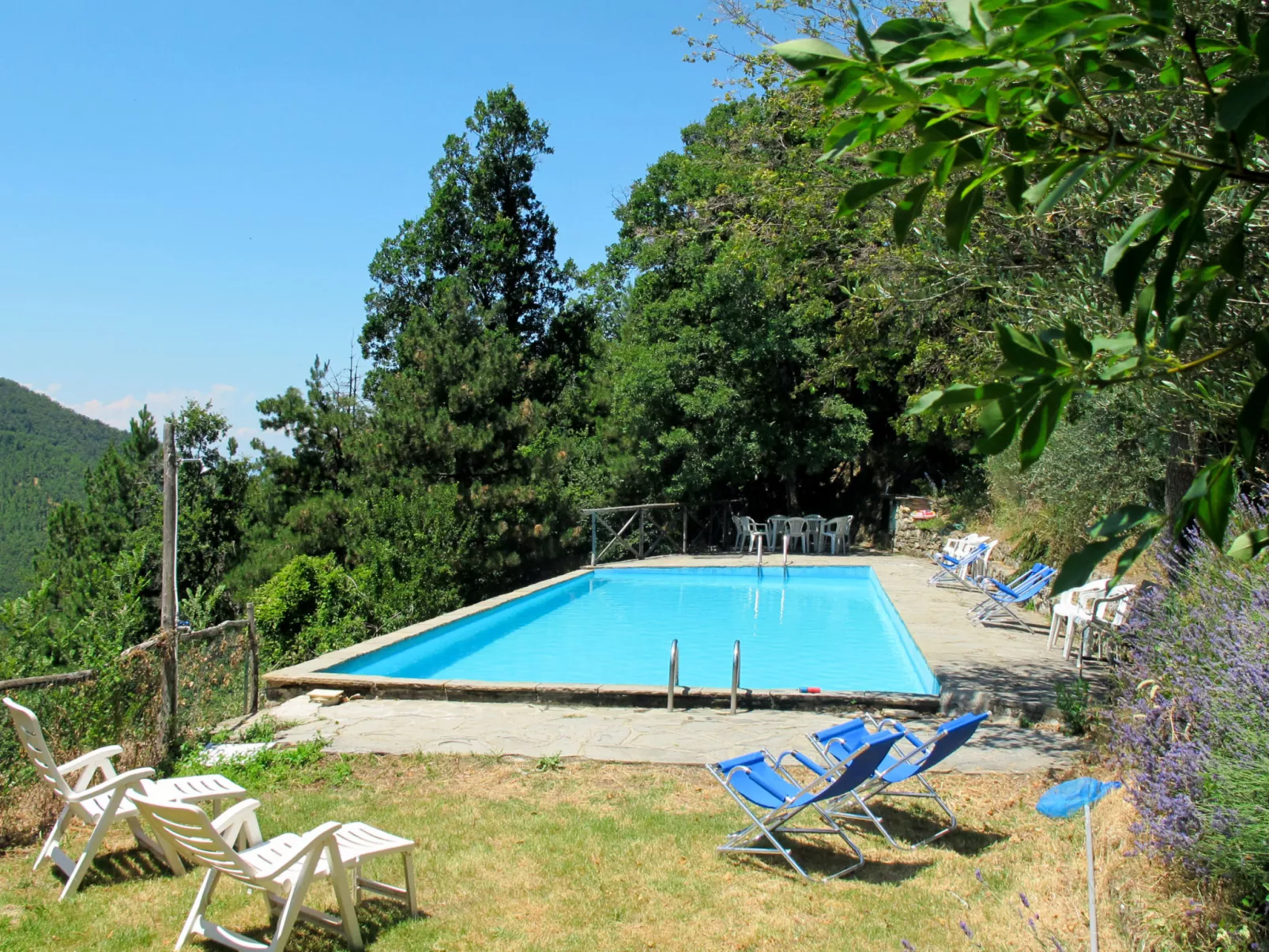 San Leolino-Outside