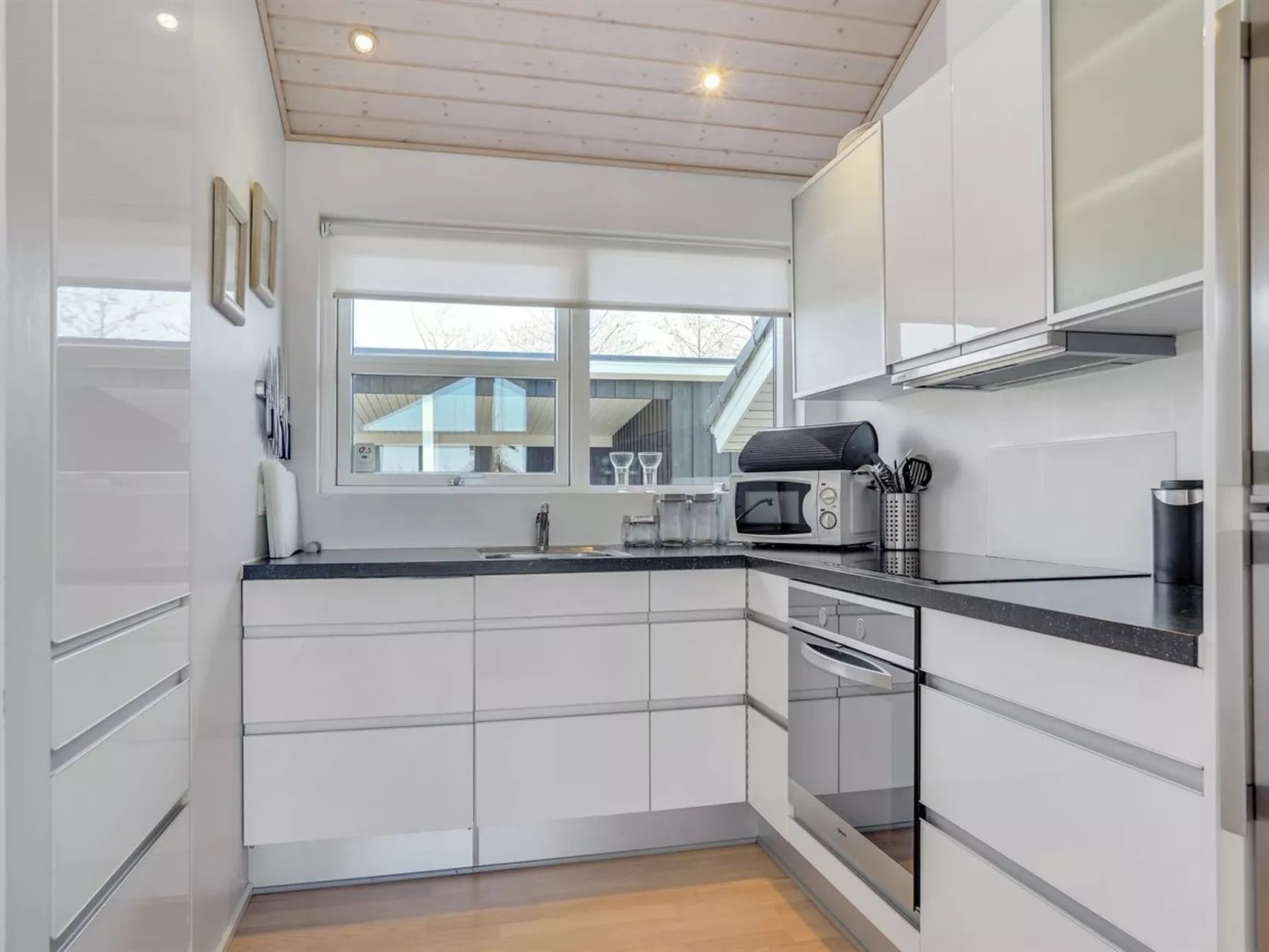 "Dorithea" - 3.5km from the sea-Drinnen