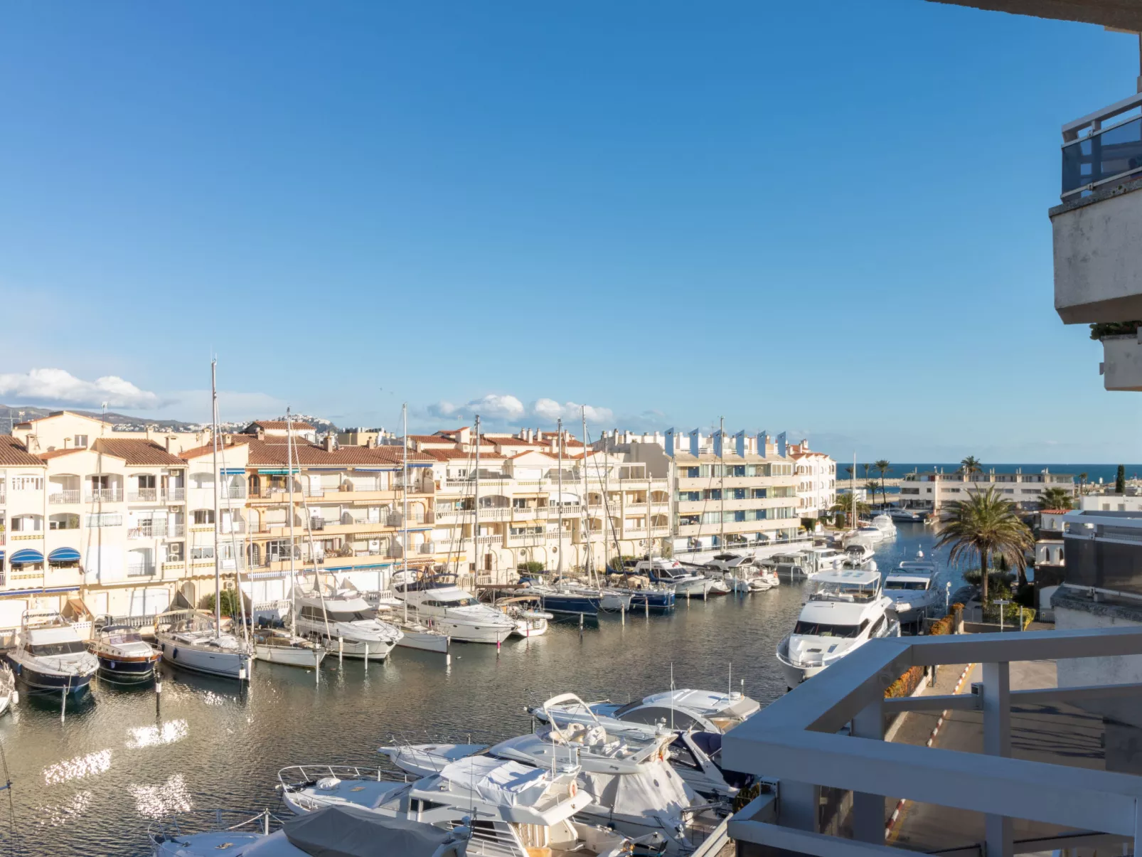 Club Nautic-Outside