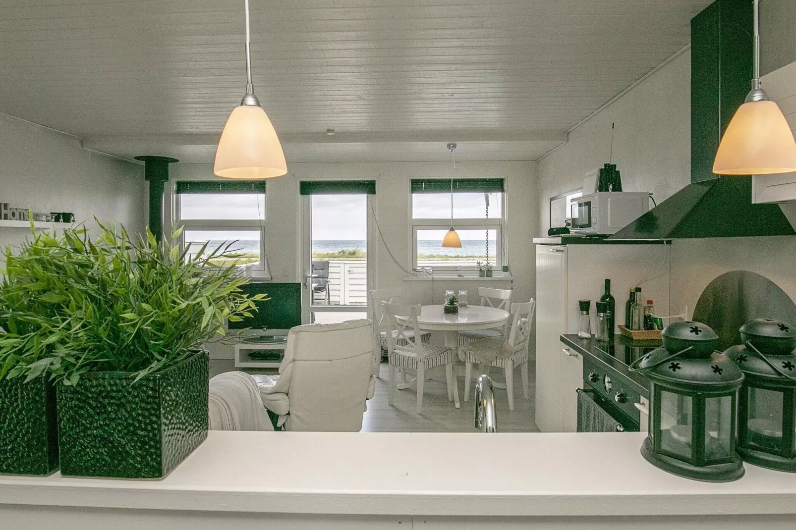 Seaside Serenity at Hasmark Beach-By Traum-Indoor