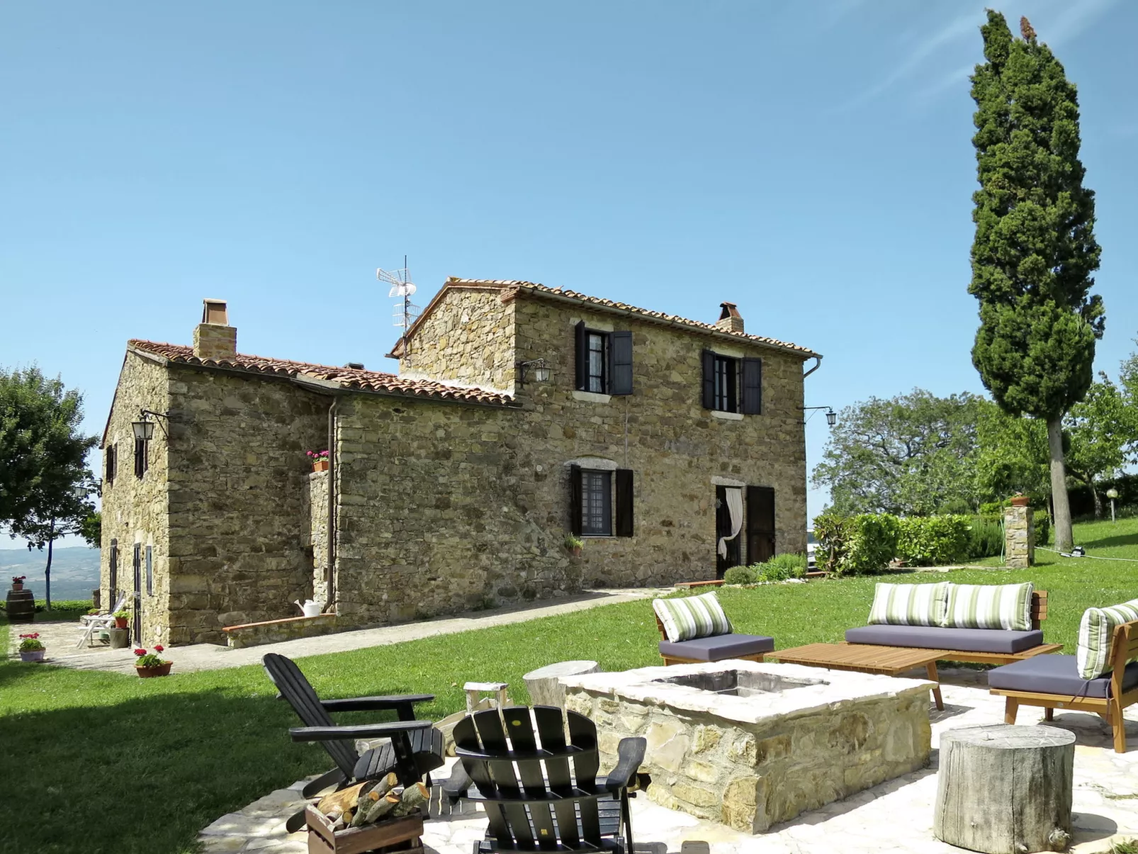 Montecavallo-Outside
