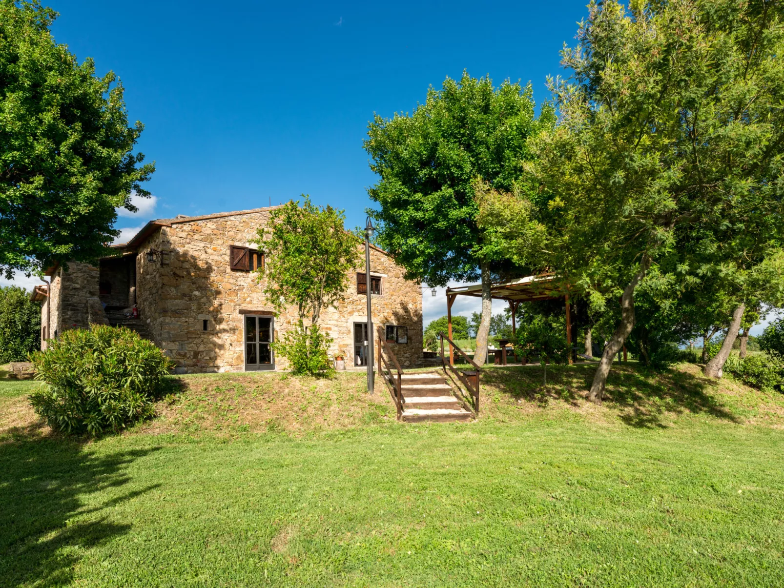 Montecavallo-Outside