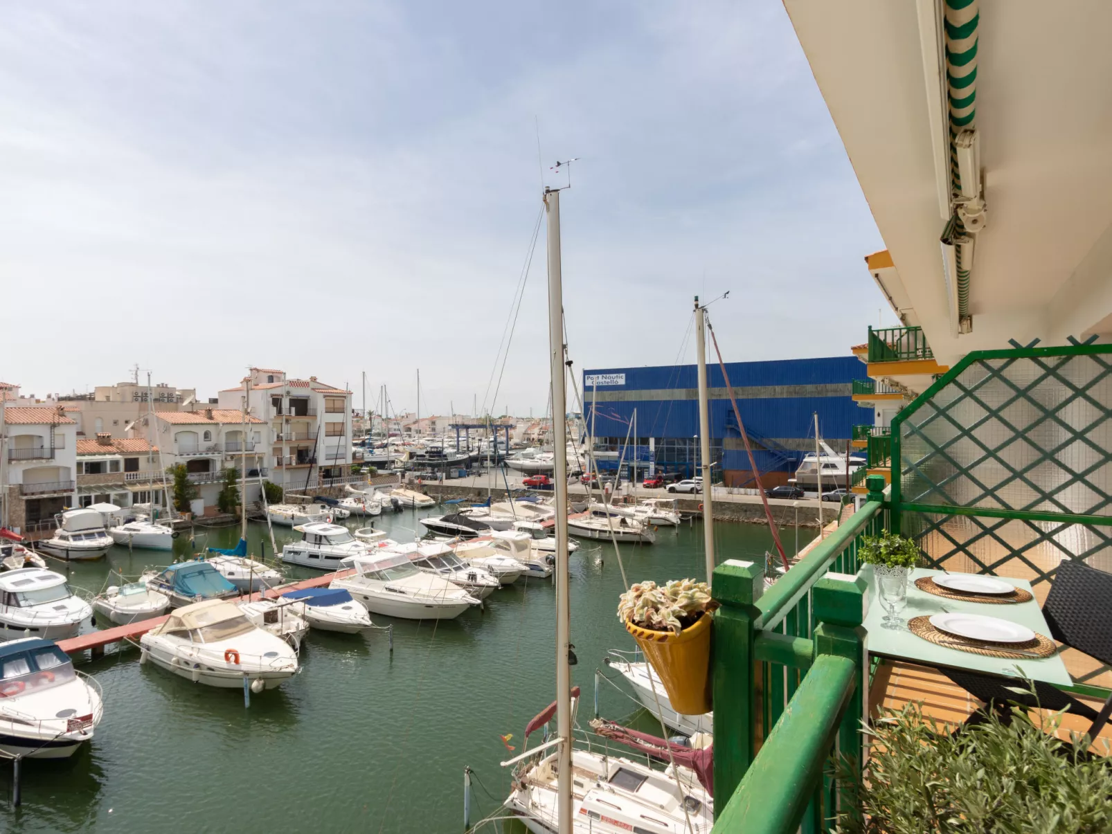 Port Ducal-Outside