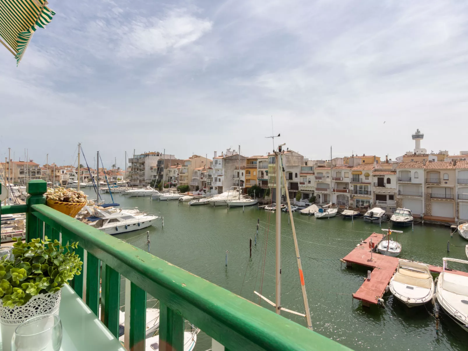 Port Ducal-Outside