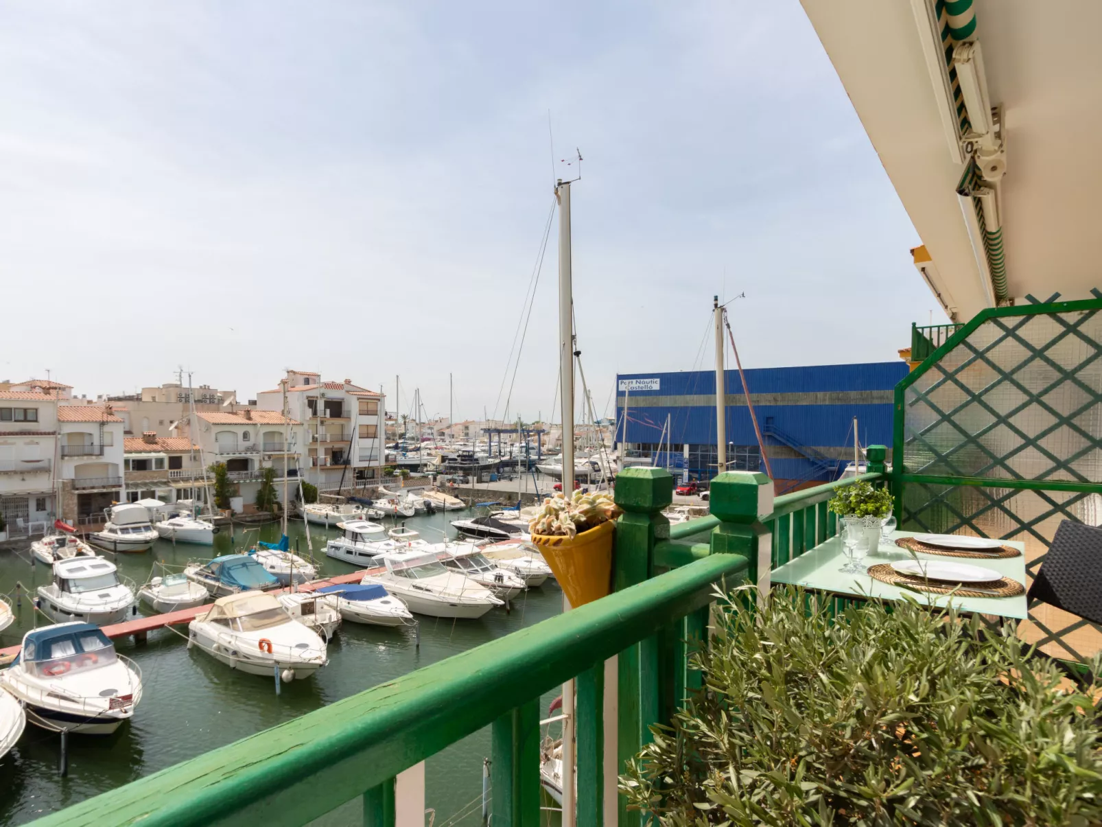 Port Ducal-Outside