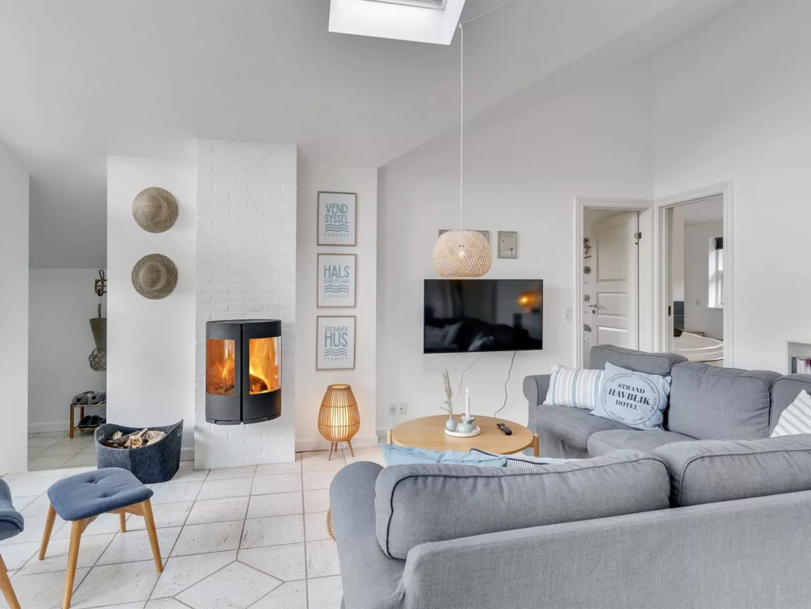 "Asgard" - 500m from the sea-Inside