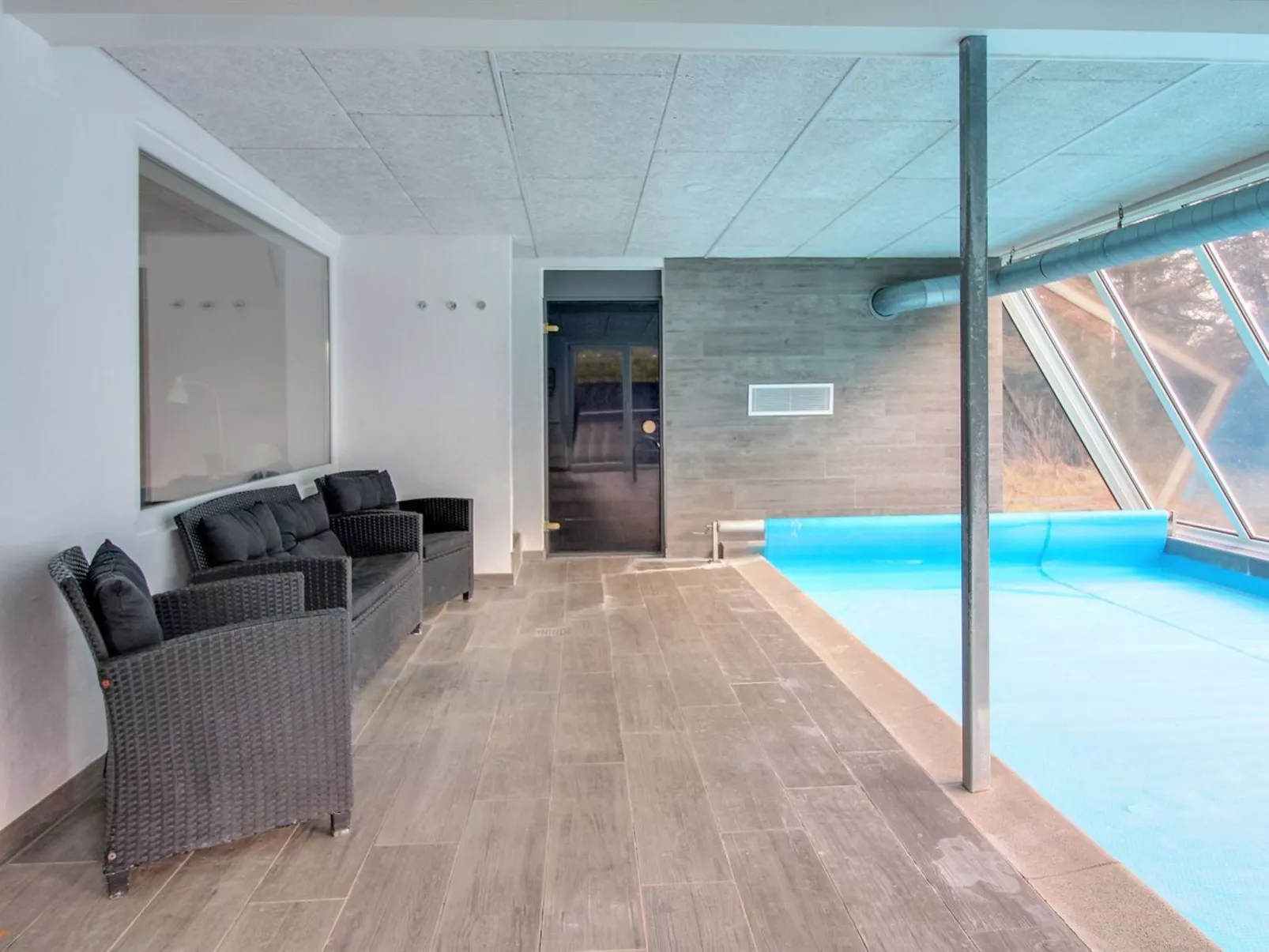 "Irlin" - 800m from the sea-Inside