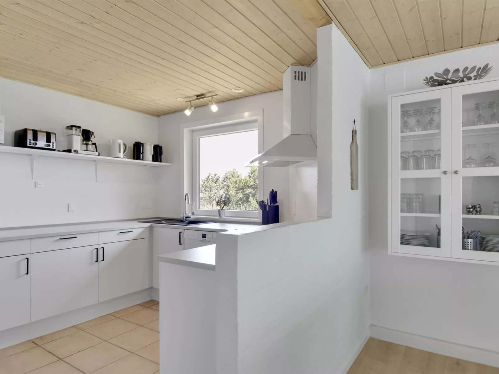 "Irlin" - 800m from the sea-Inside