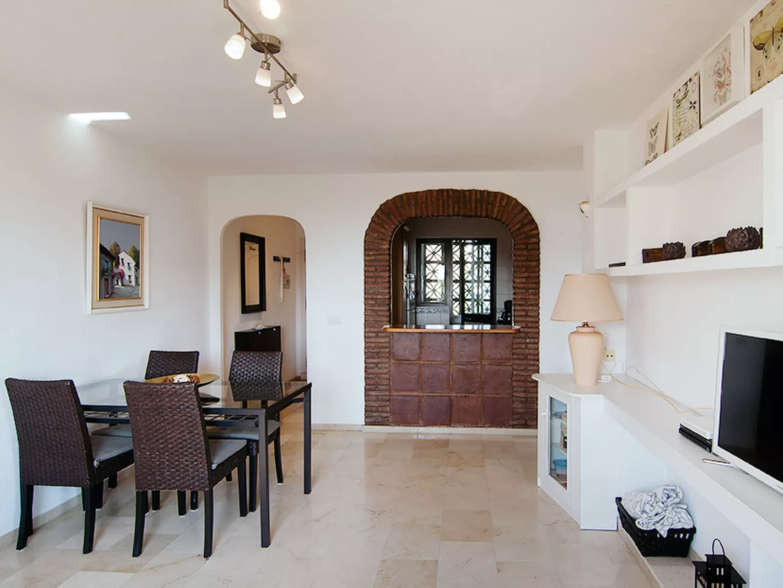 Las Acacias-Inside