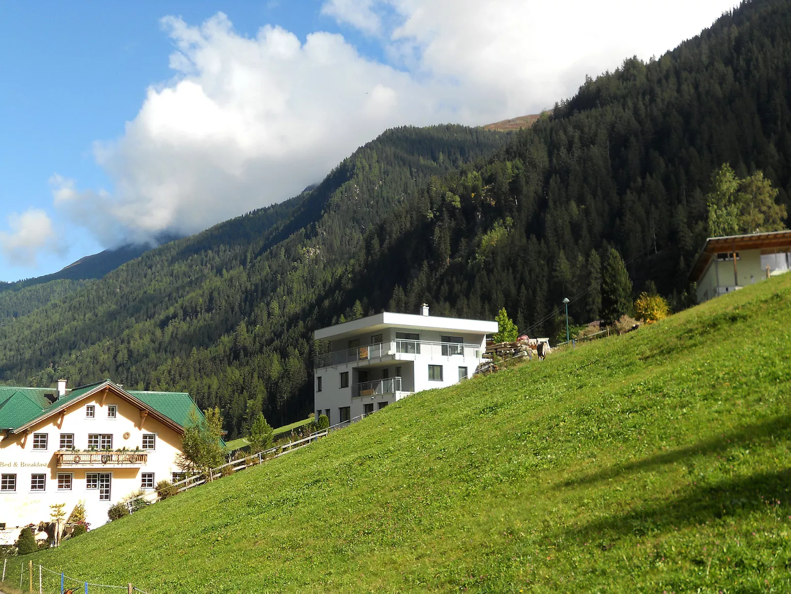 Collina-Outside