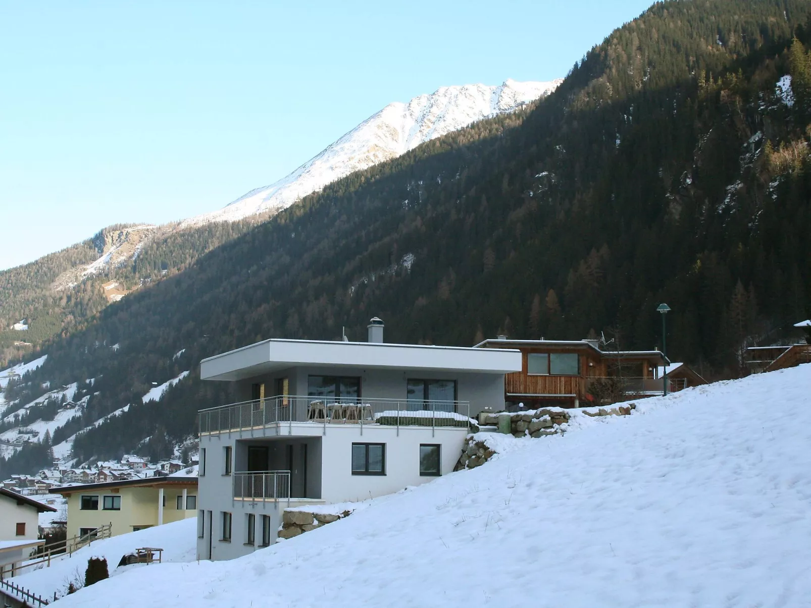 Collina-Outside