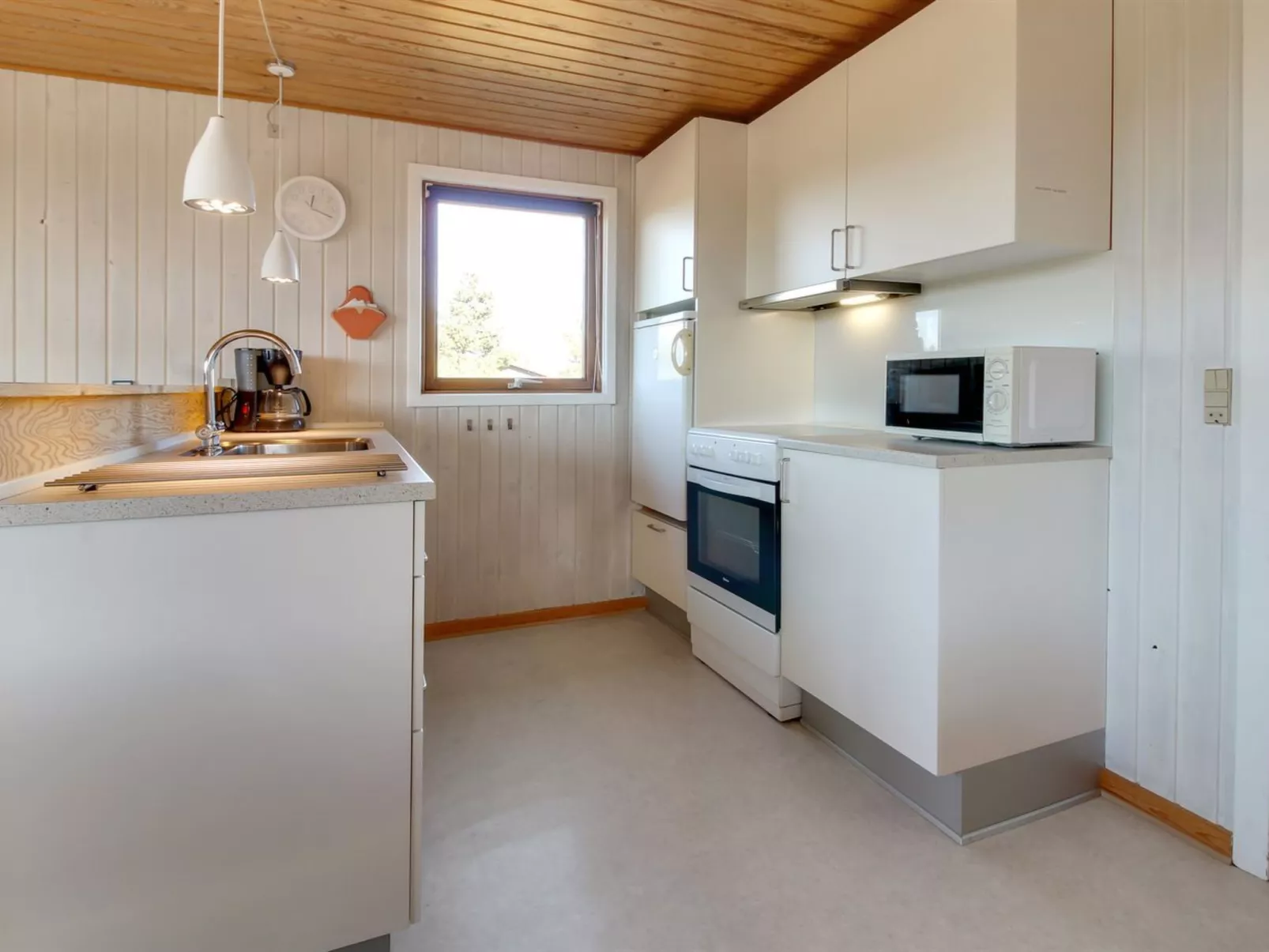 "Sara" - 2.5km from the sea-Inside