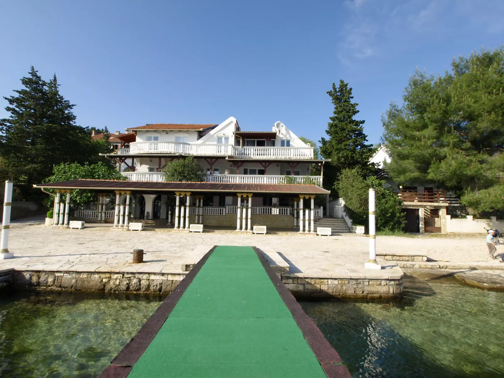 Škroćo-Outside