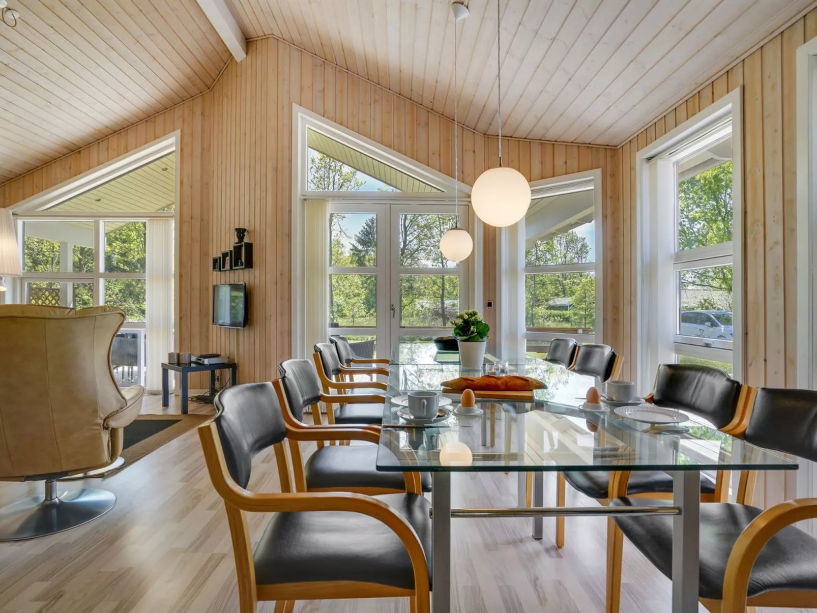 "Ebbi" - 36km from the sea-Inside