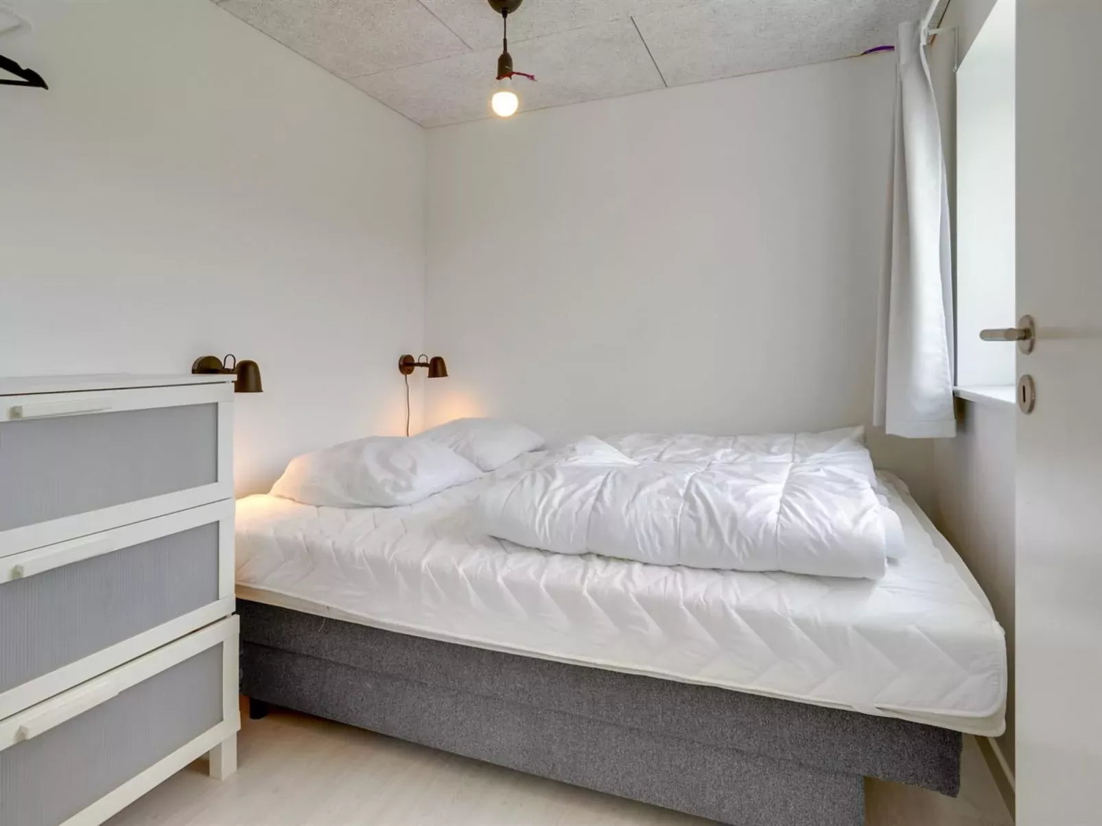 "Nimrod" - 300m from the sea-Inside