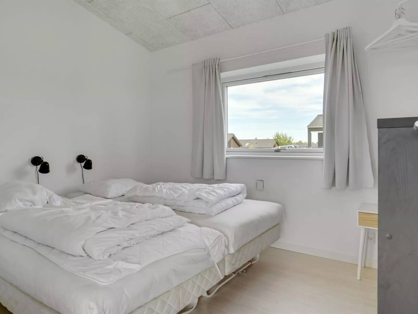 "Nimrod" - 300m from the sea-Inside