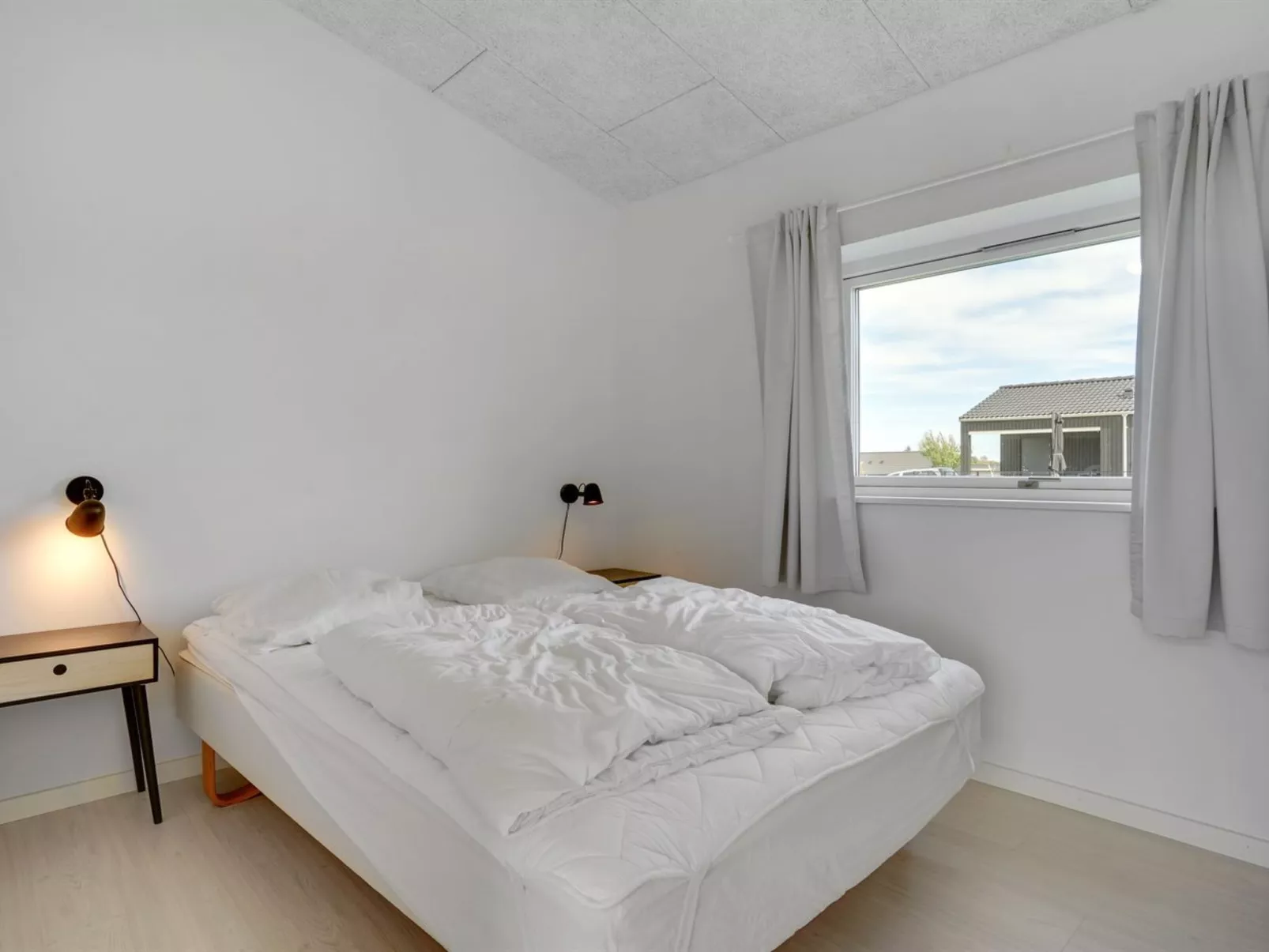 "Nimrod" - 300m from the sea-Inside