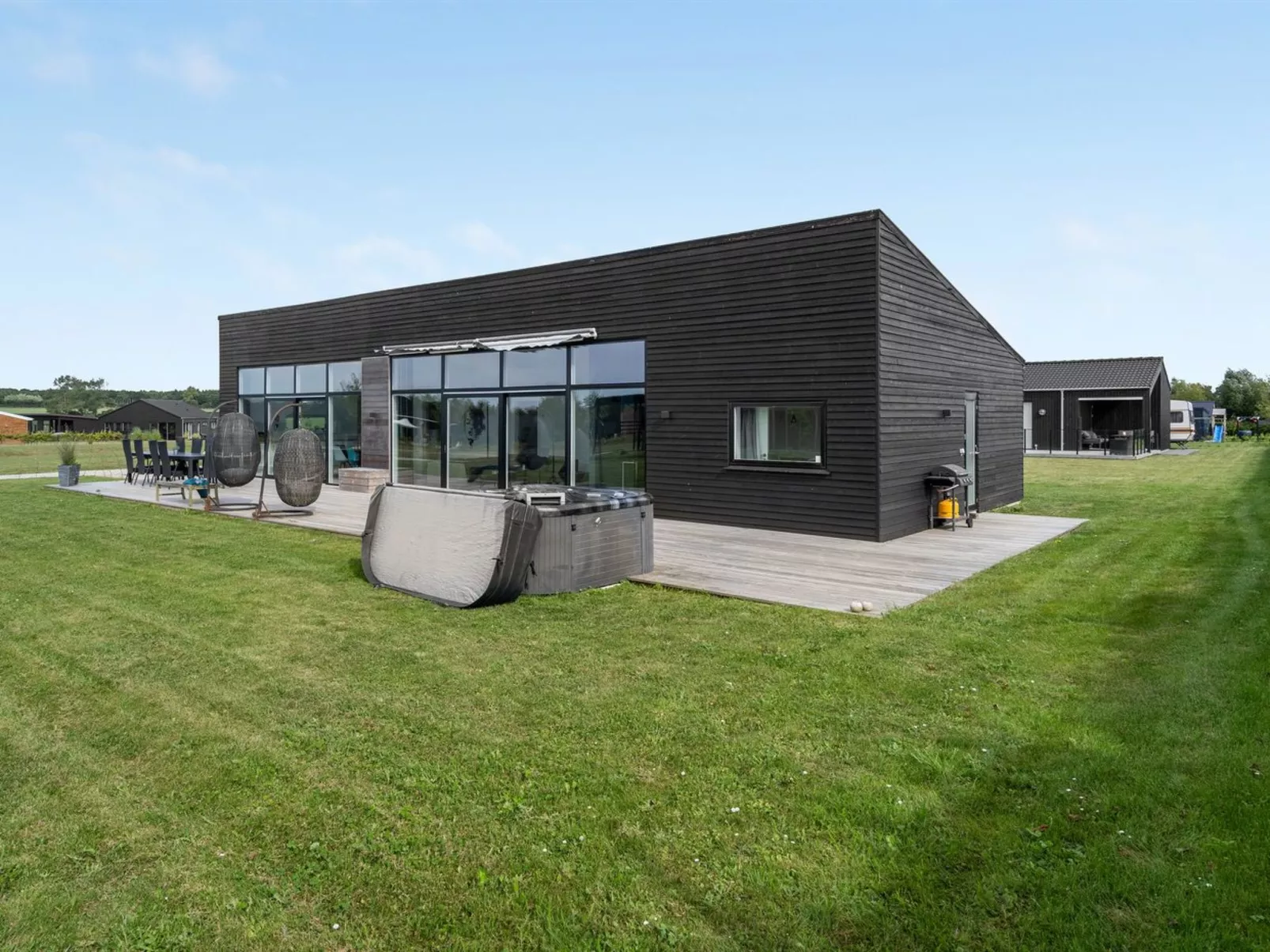 "Nimrod" - 300m from the sea-Outside