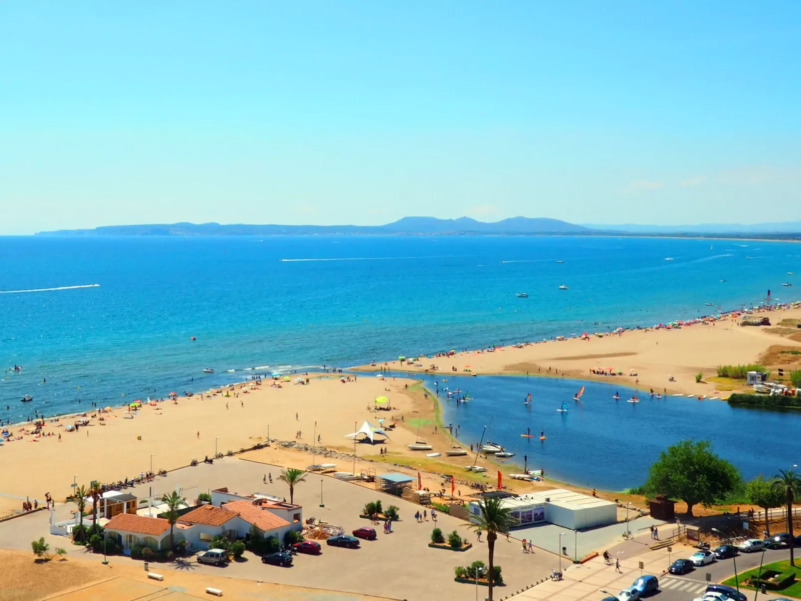 Port Salins-Inside