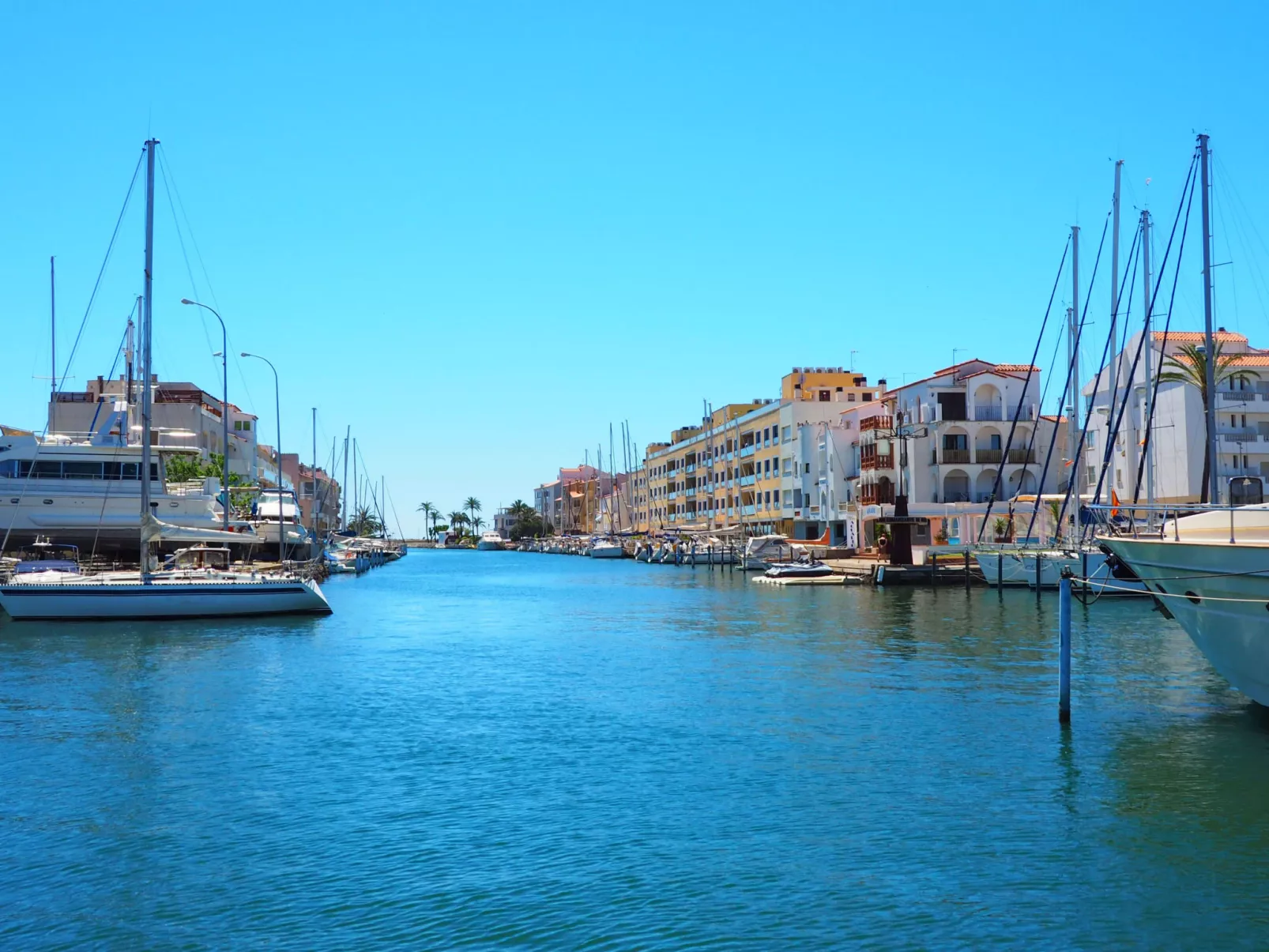 Port Salins-Inside