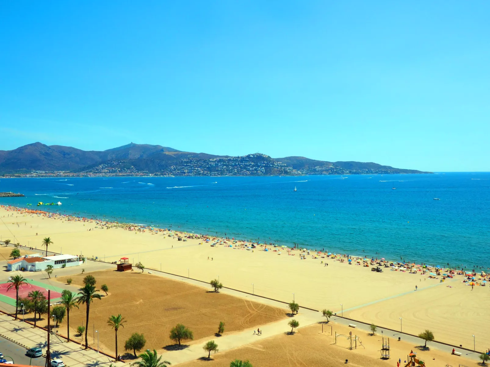 Port Emporda-Inside