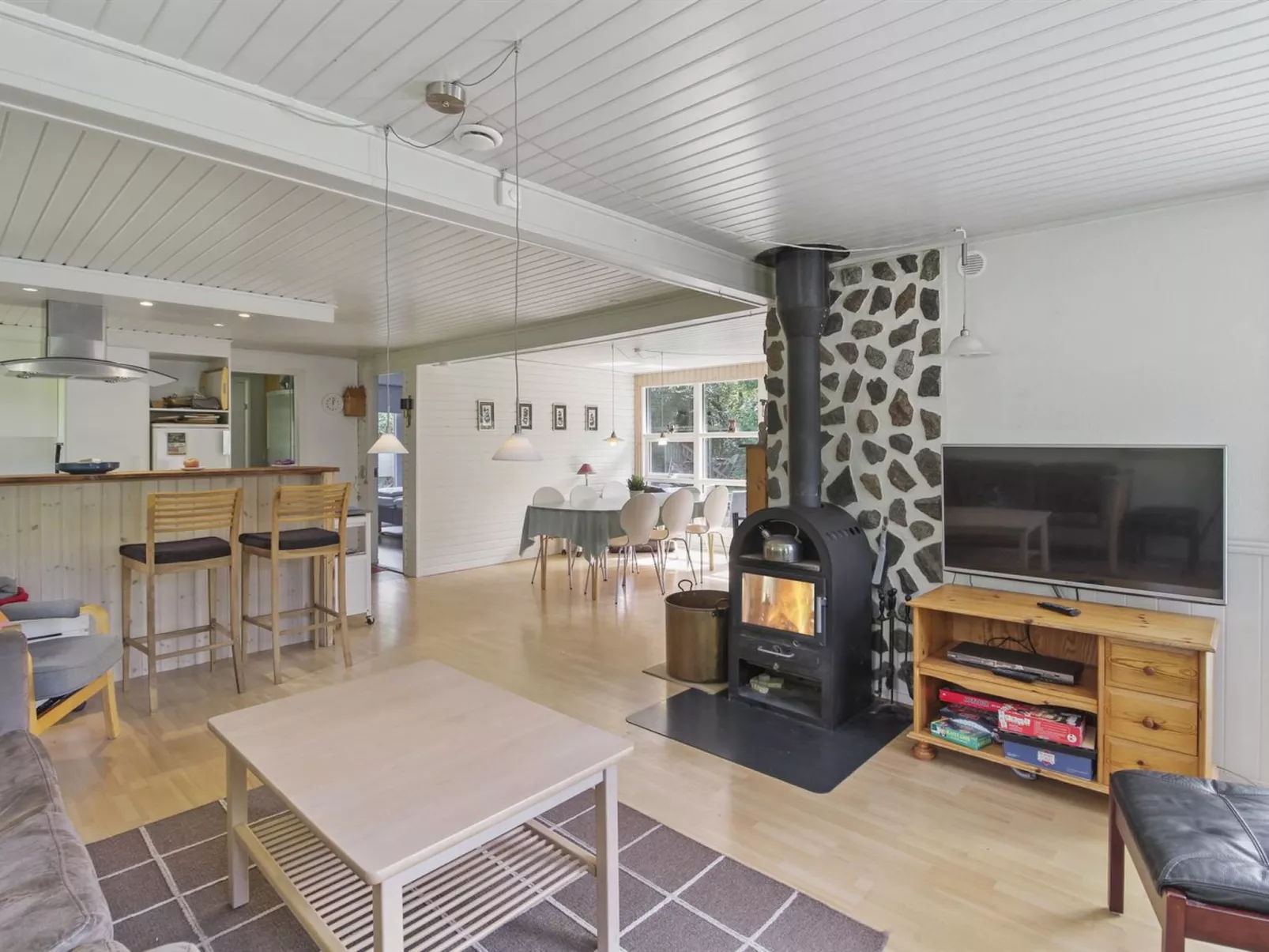 "Pinja" - 40km from the sea-Inside