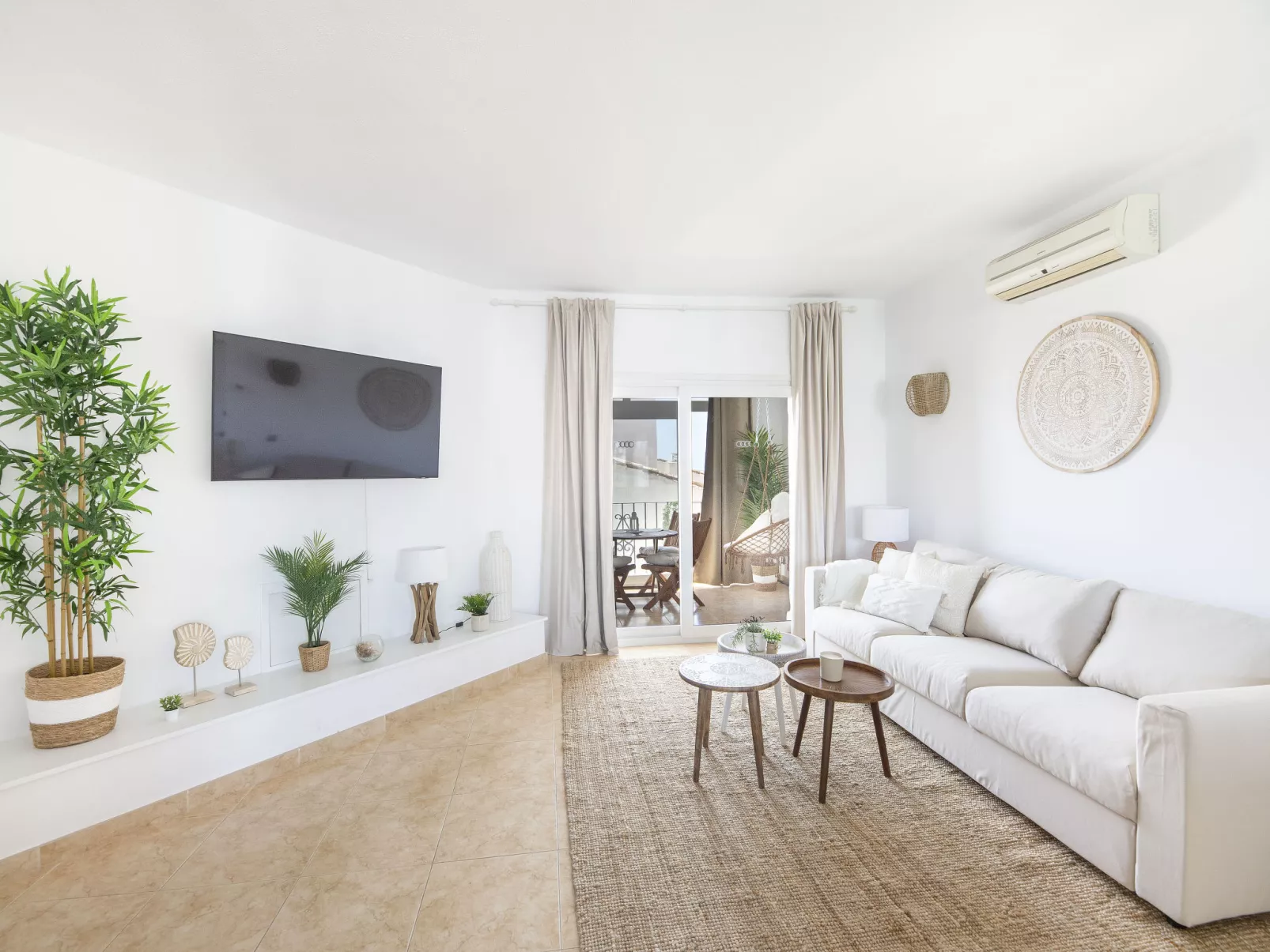 Puerto Banus OPQ-Inside