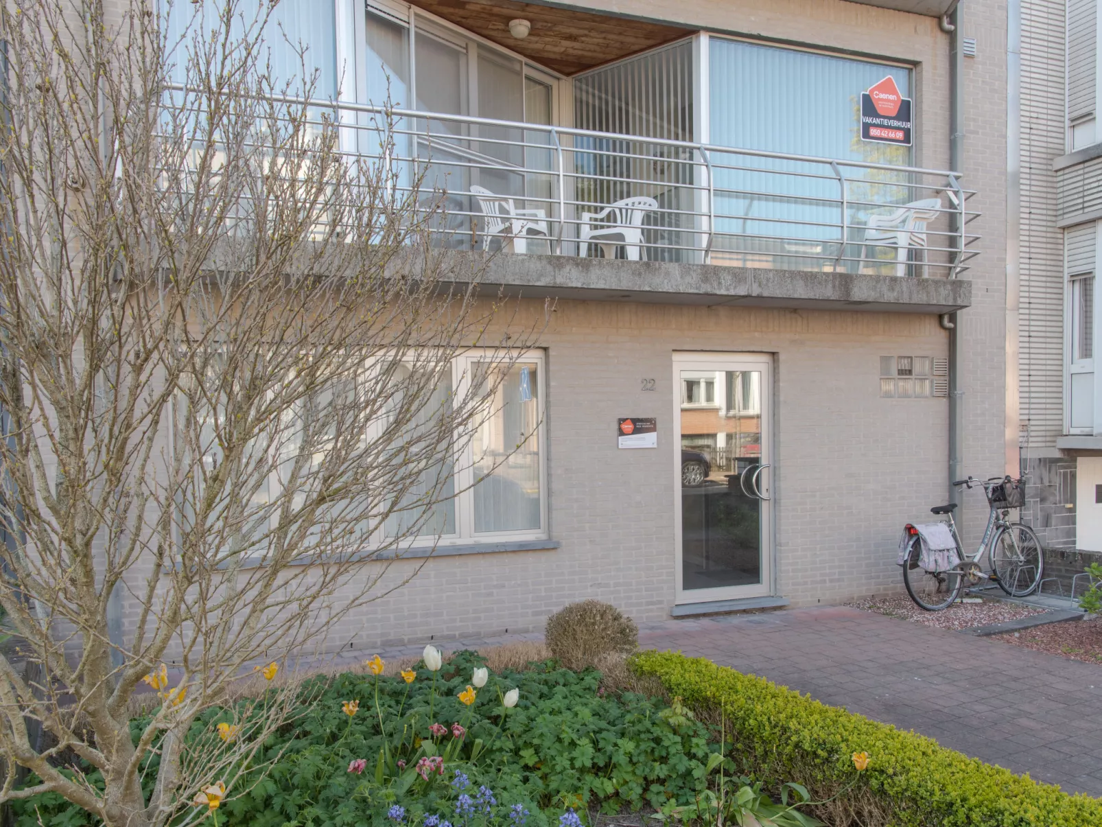 Centrally located "Westhinder"-Dehors