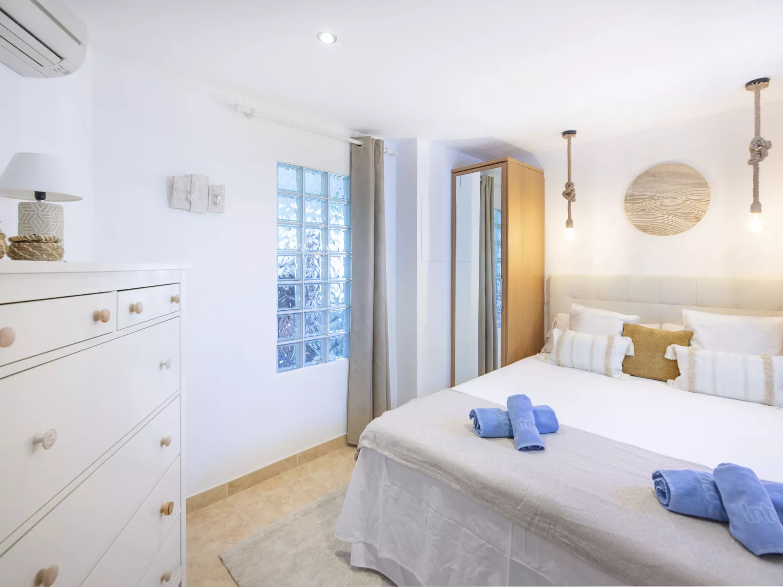 Puerto Banus OPQ-Inside