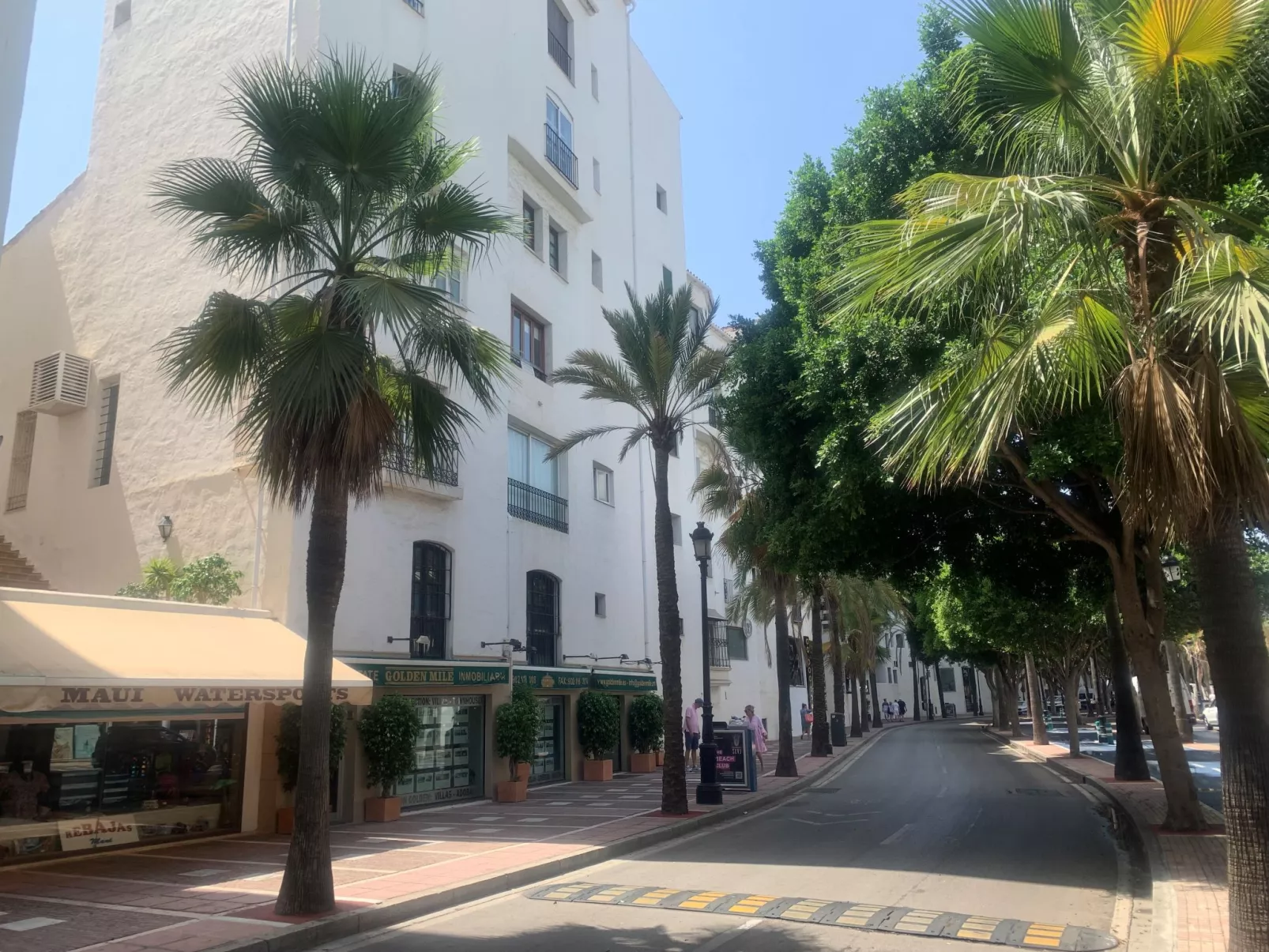 Puerto Banus OPQ-Outside