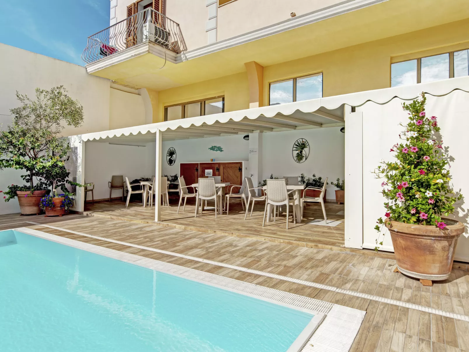 Cristal Blu-Outside