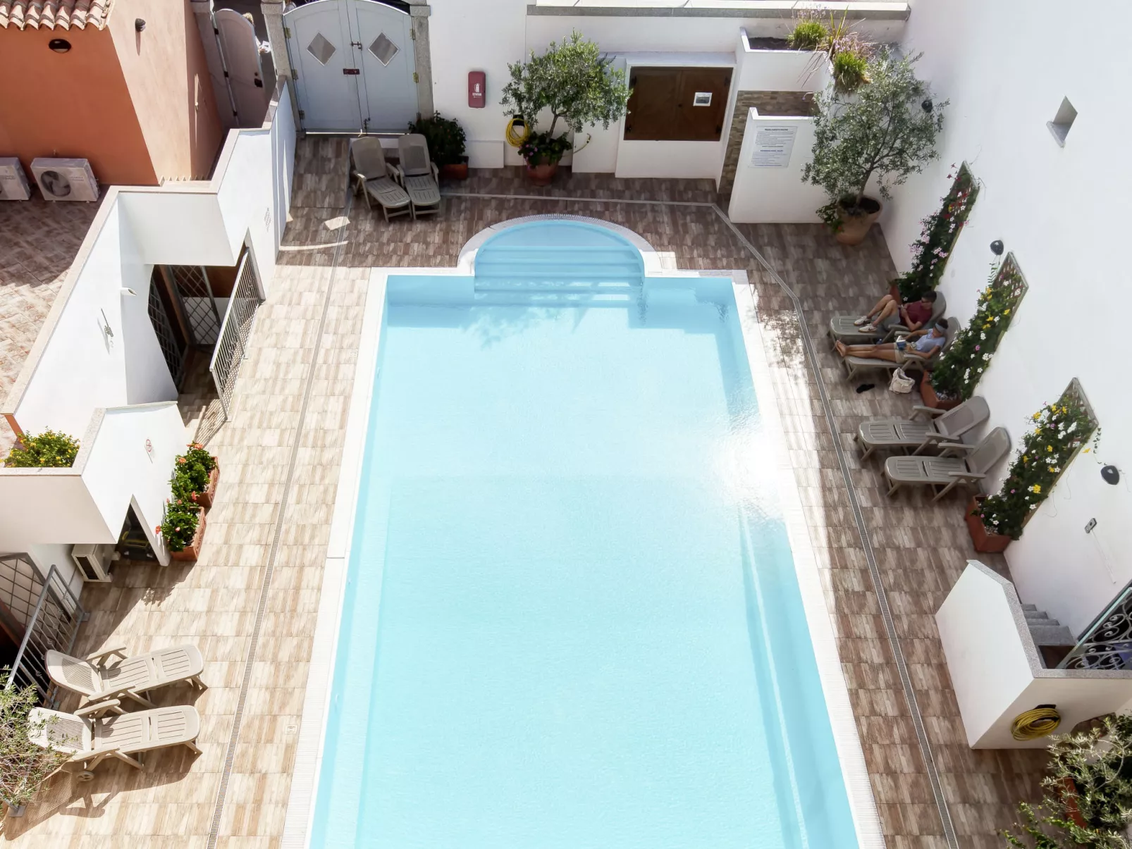 Cristal Blu-Outside