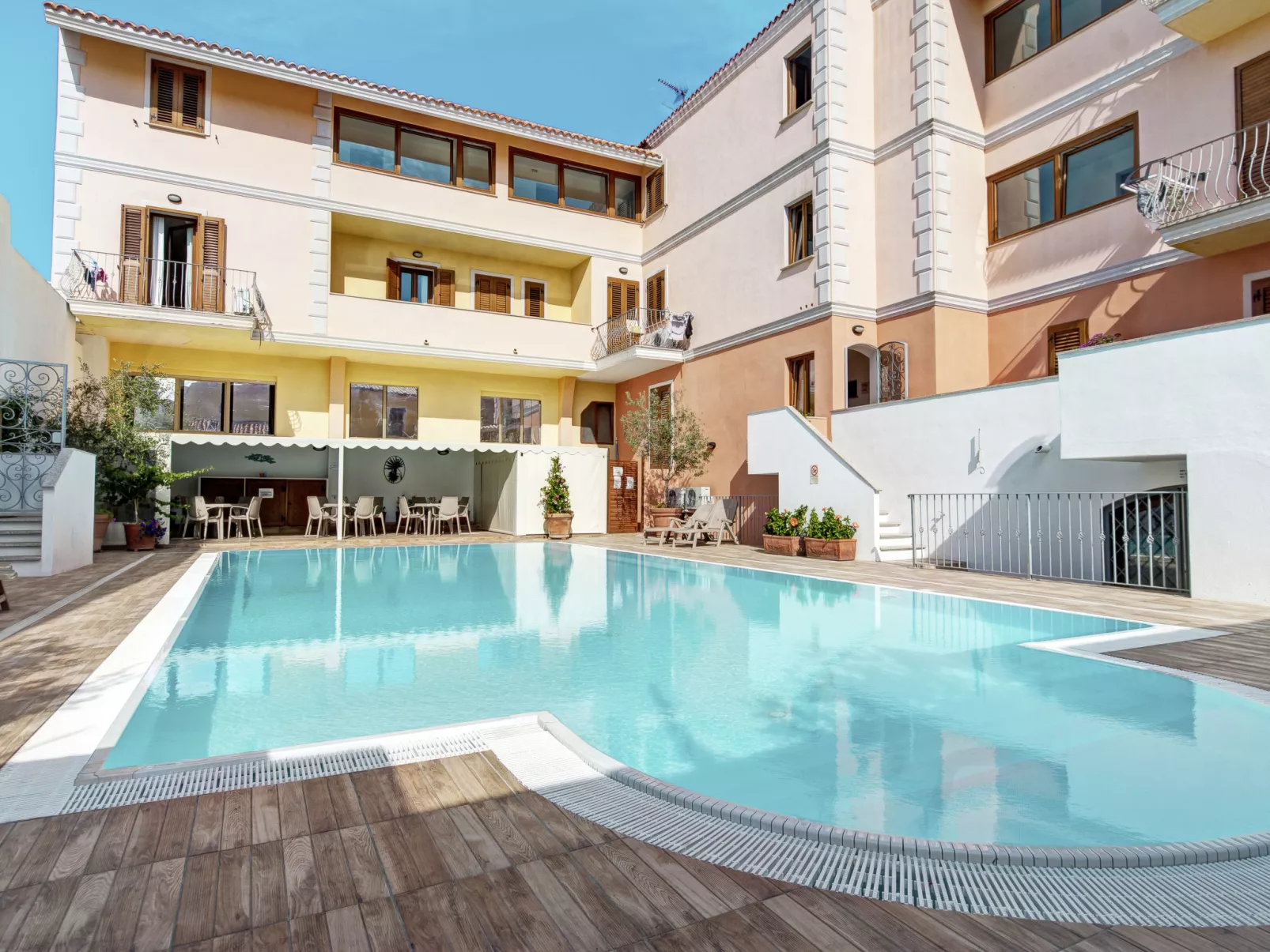 Cristal Blu-Outside