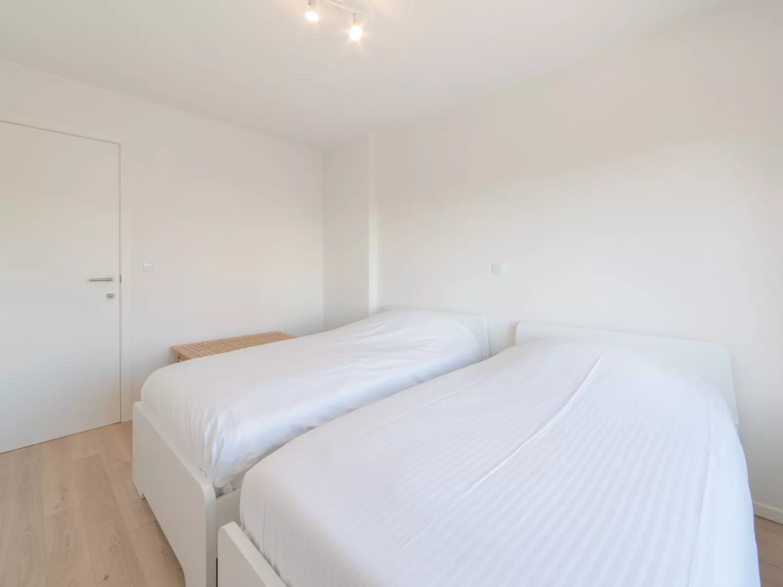 De Zeegloed duplex with parking-Drinnen