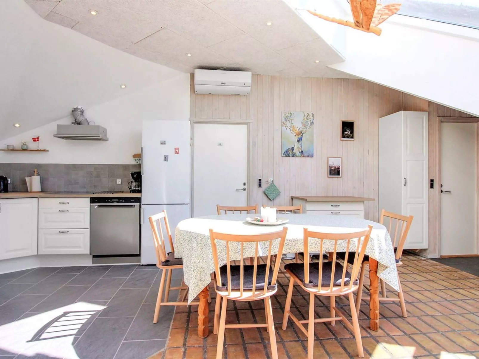 "Annalise" - 1km from the sea-Inside