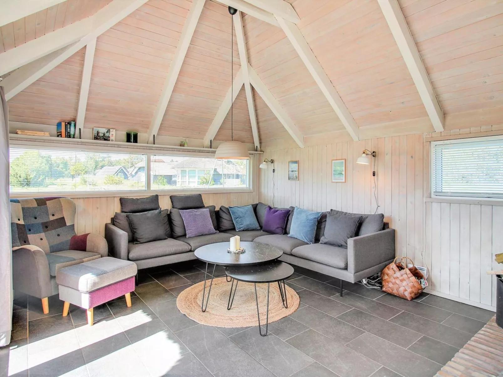 "Annalise" - 1km from the sea-Inside