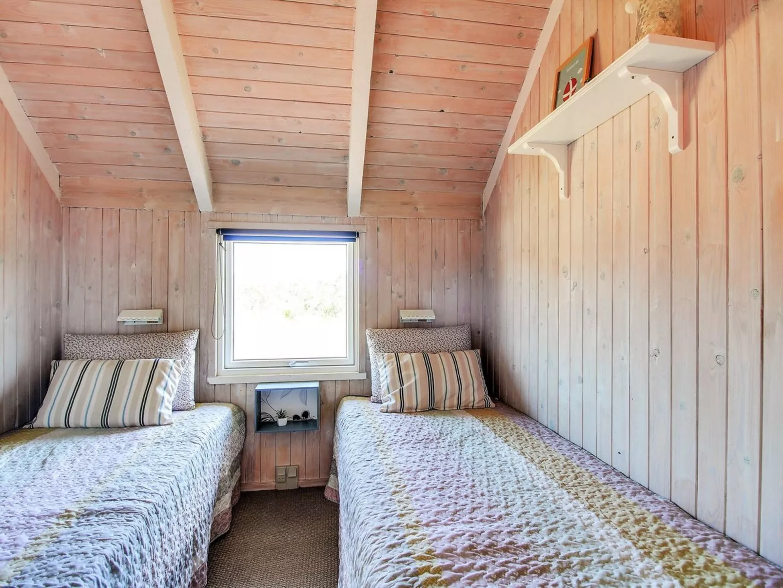 "Annalise" - 1km from the sea-Inside
